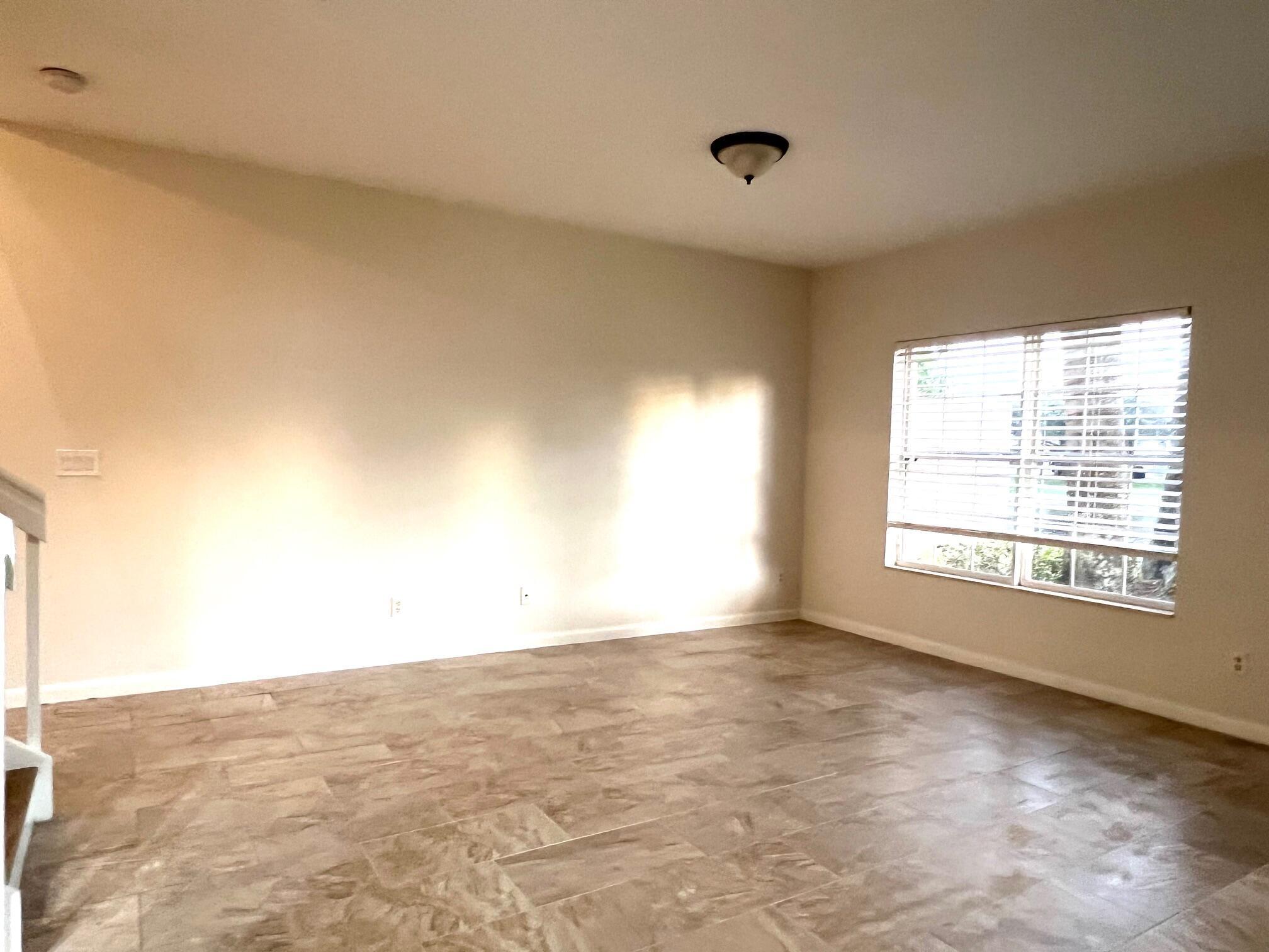 VERONA PALMS - Residential