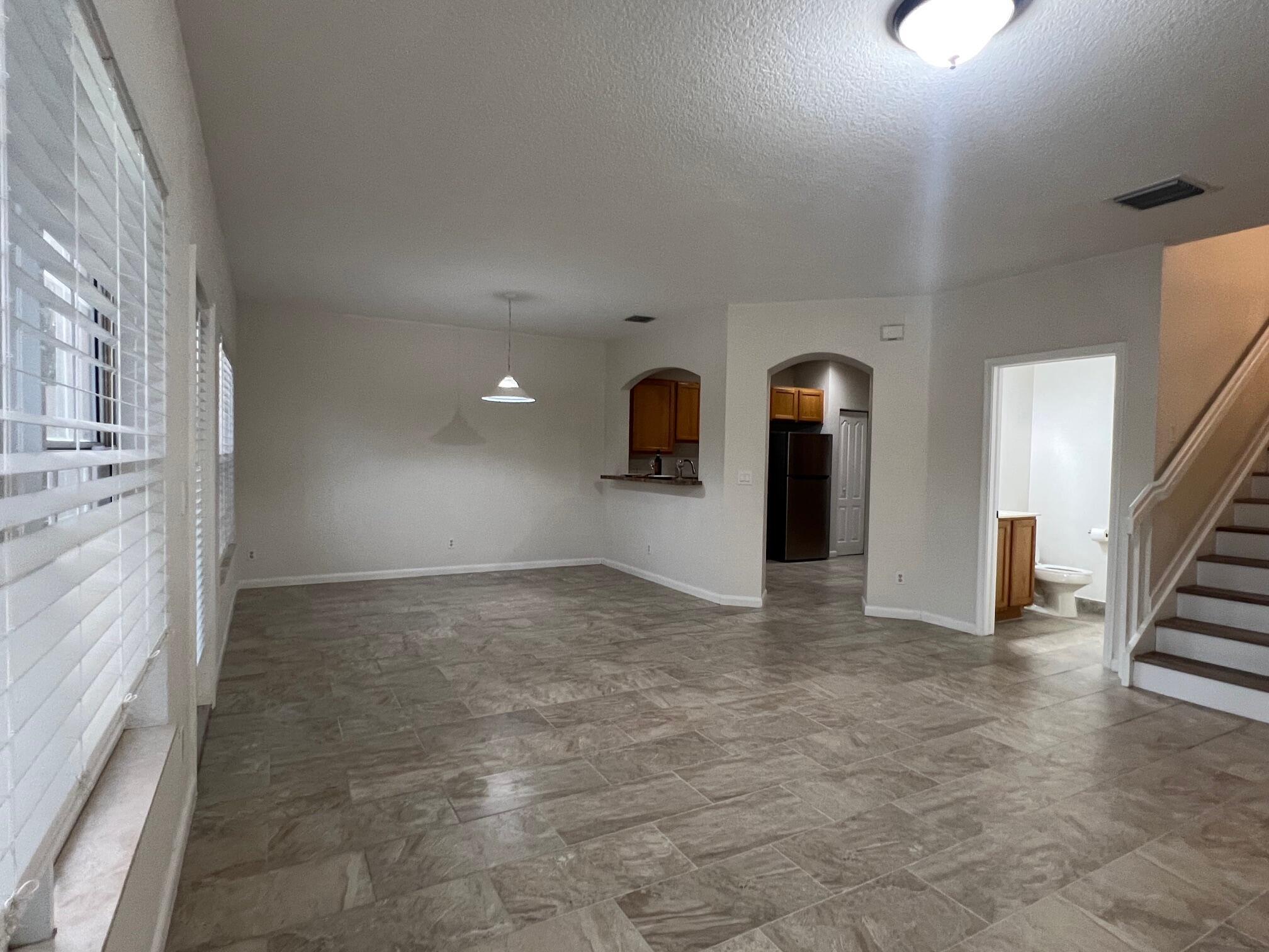 VERONA PALMS - Residential