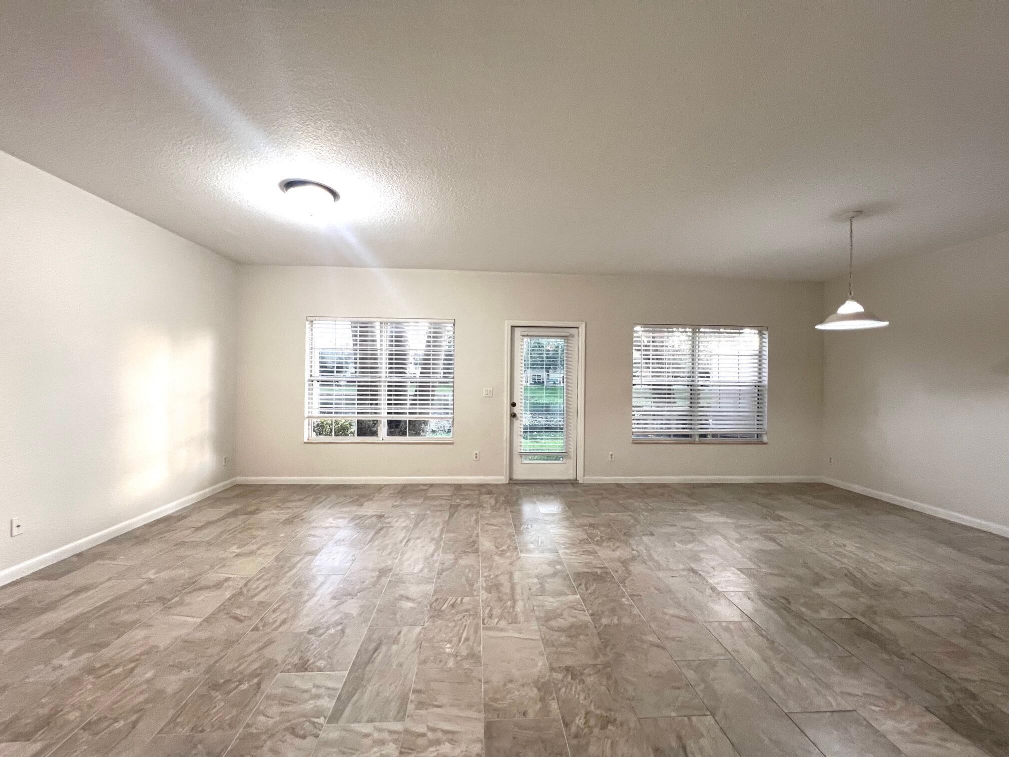 VERONA PALMS - Residential