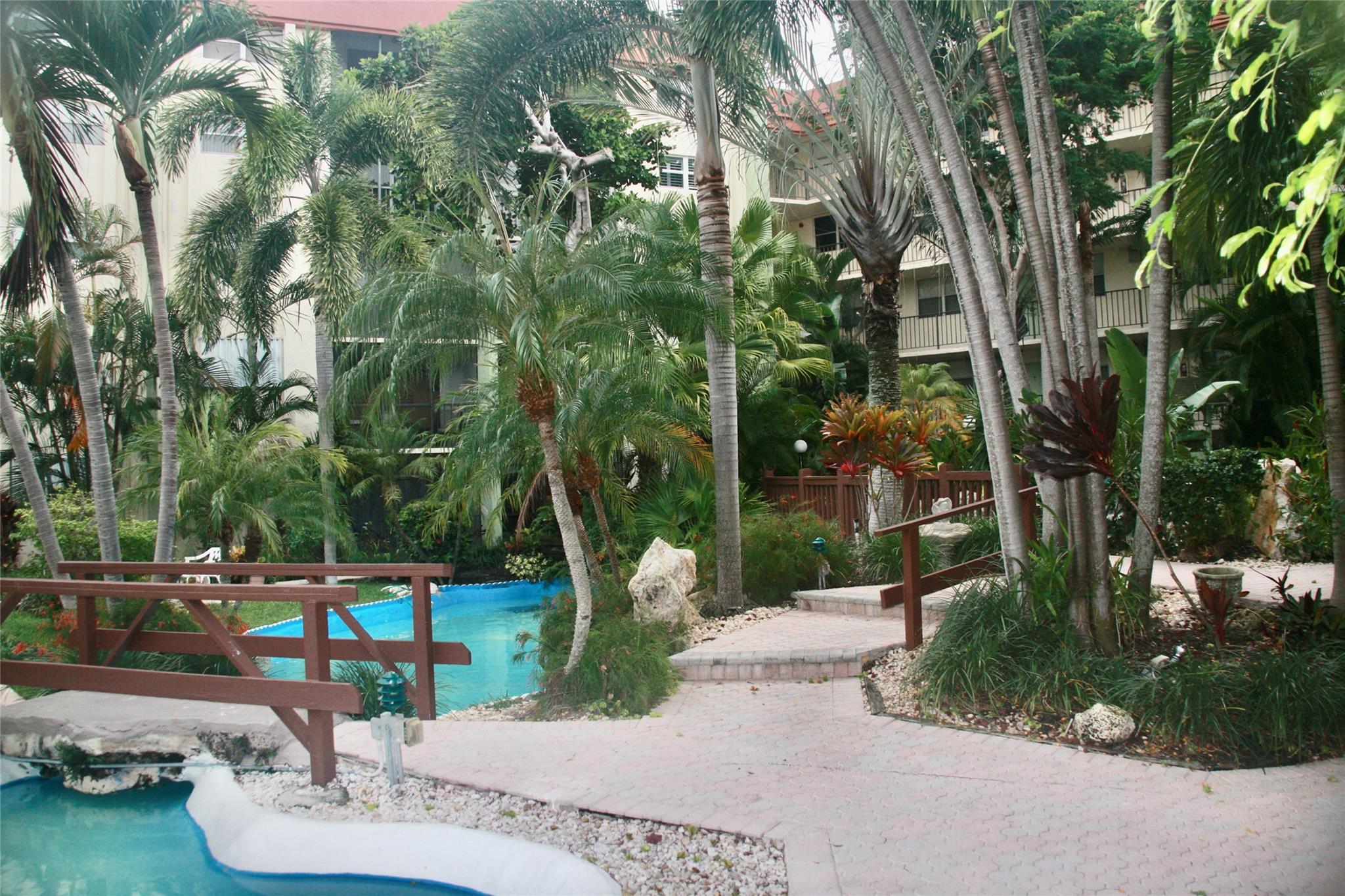 Crossfox condominiums - Residential