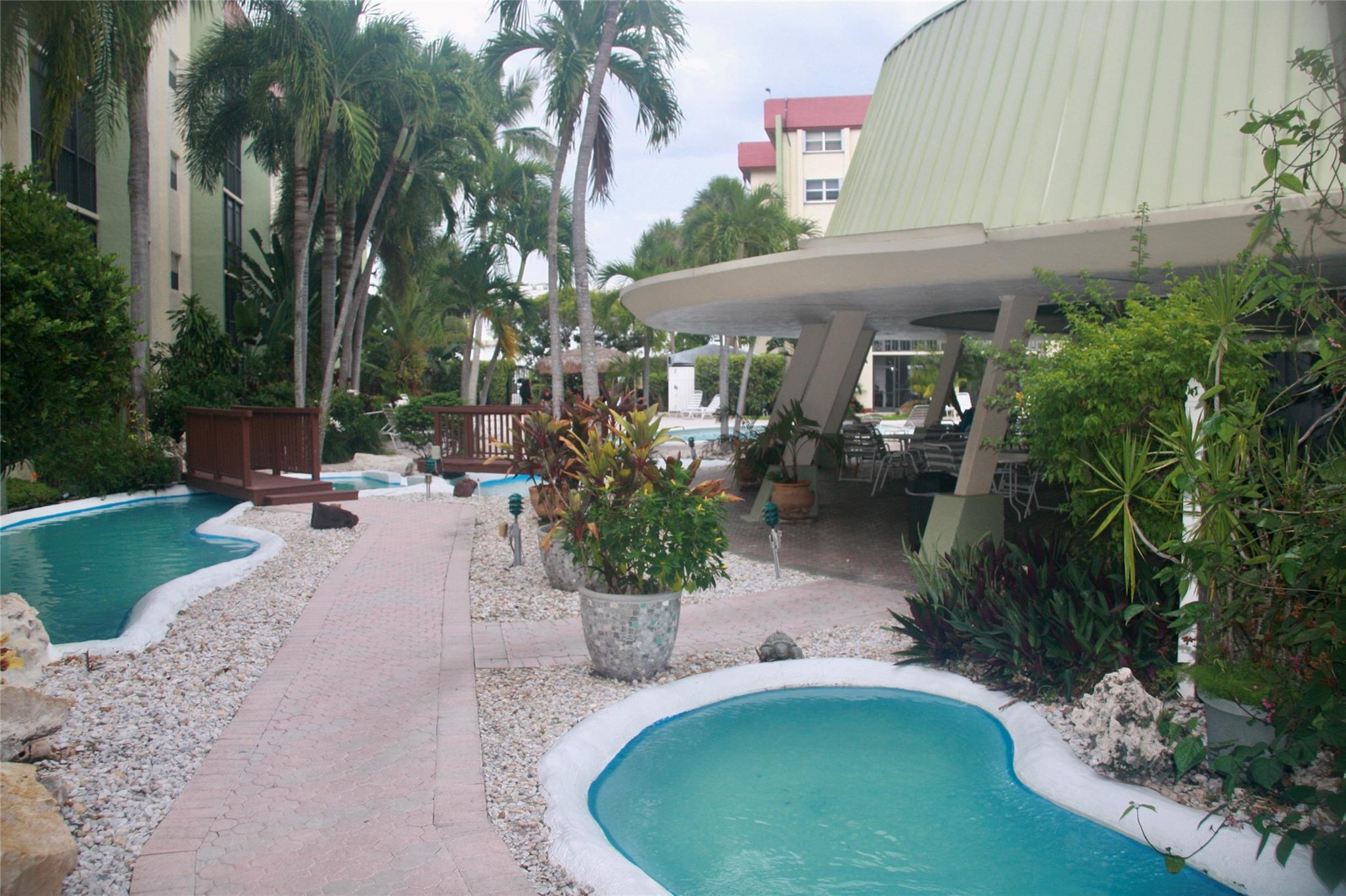 Crossfox condominiums - Residential