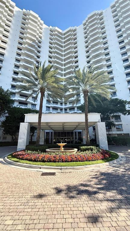 <<<<<< OWNER FINANCING AVAILABLE CALL AGENT FOR DETAIL  >>>>>>>>>>>  Stunning 2-bed/2-bath + a Den renovated on the 19th-floor corner unit in the heart of Aventura. Remodeled custom Italian kitchen cabinets, top/stainless appliances, view of golf course and ocean, and a This fabulous, luxurious building features two lagoon-style heated pools, a cabana, a club room, a lounge bar, high-speed internet, a fitness center, and a deli. A must-see!!        <<<<<< OWNER FINANCING AVAILABLE CALL AGENT FOR DETAIL  >>>>>>>>>>>