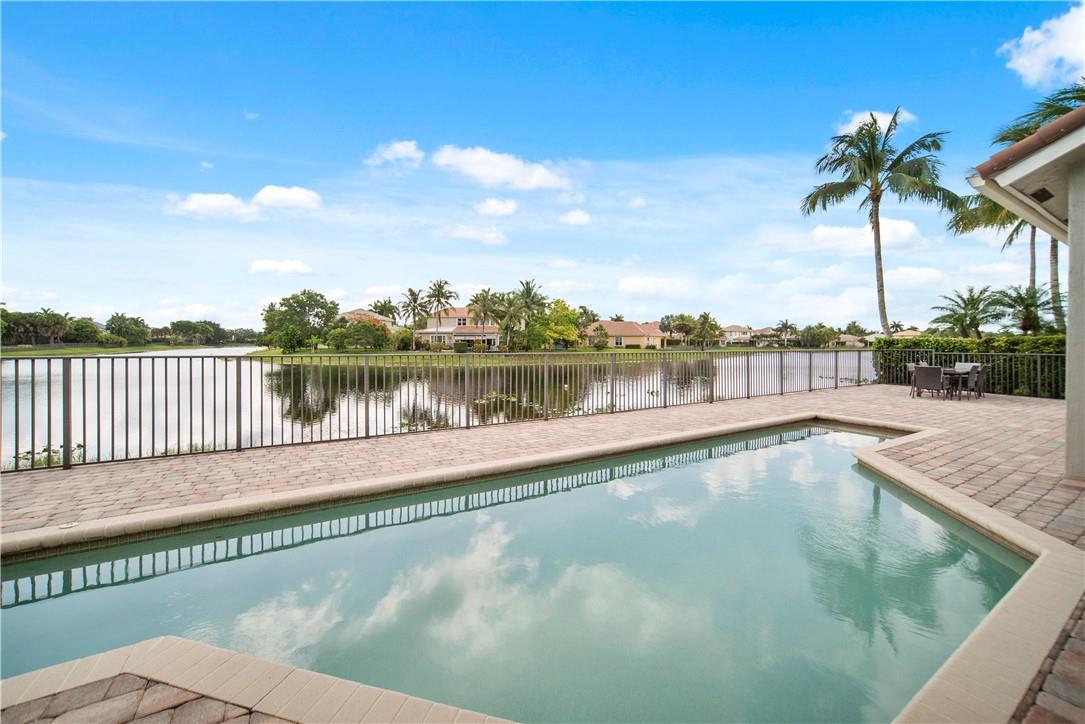 PARKLAND ISLES - Residential