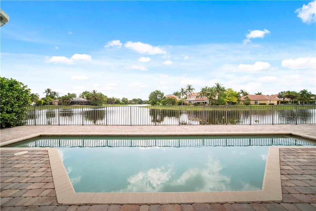 PARKLAND ISLES - Residential