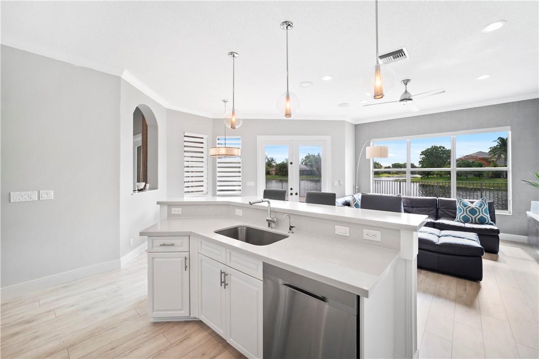 PARKLAND ISLES - Residential