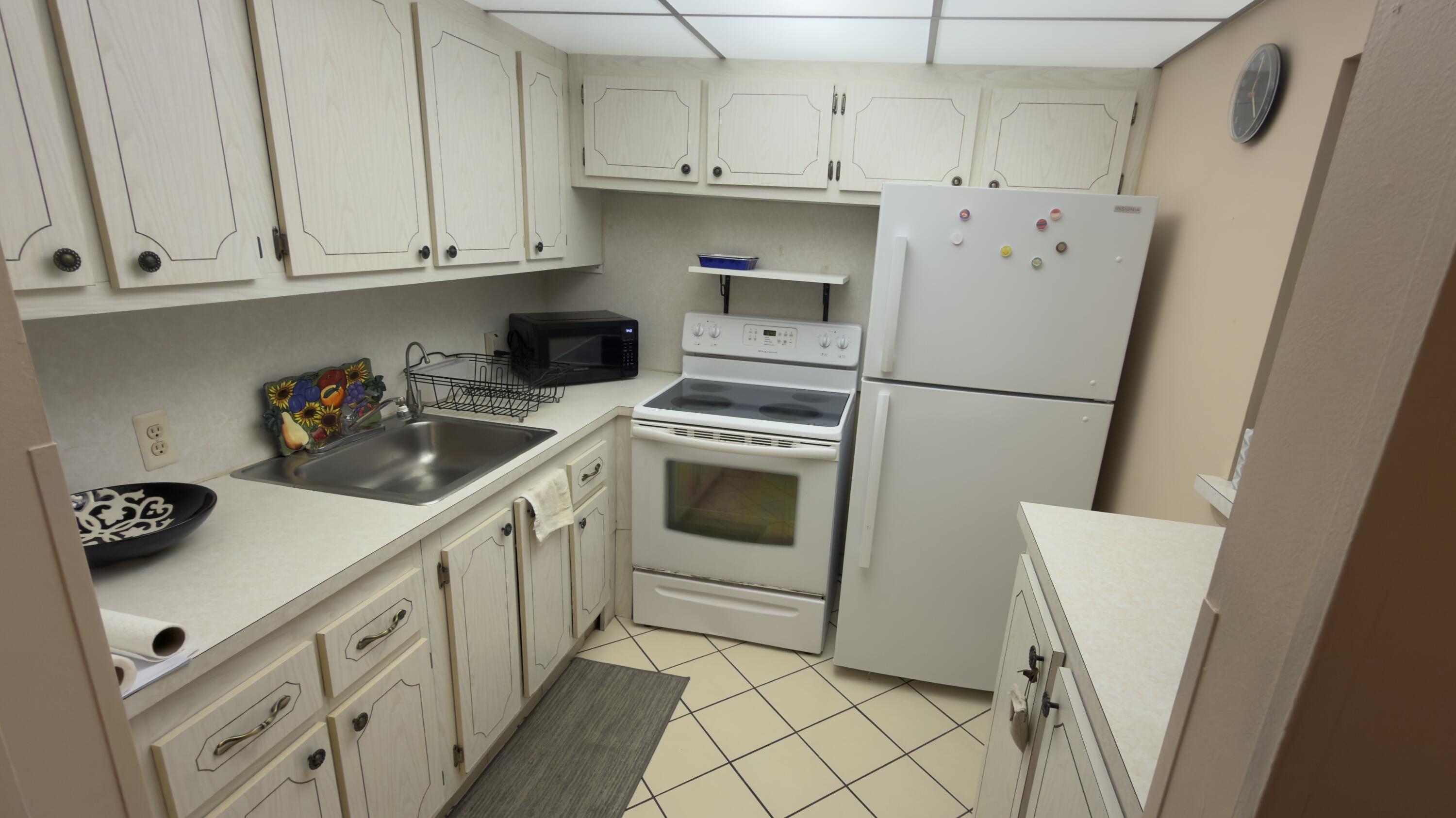 MANSFIELD AT CENTURY VILLAGE CONDO - Residential Lease