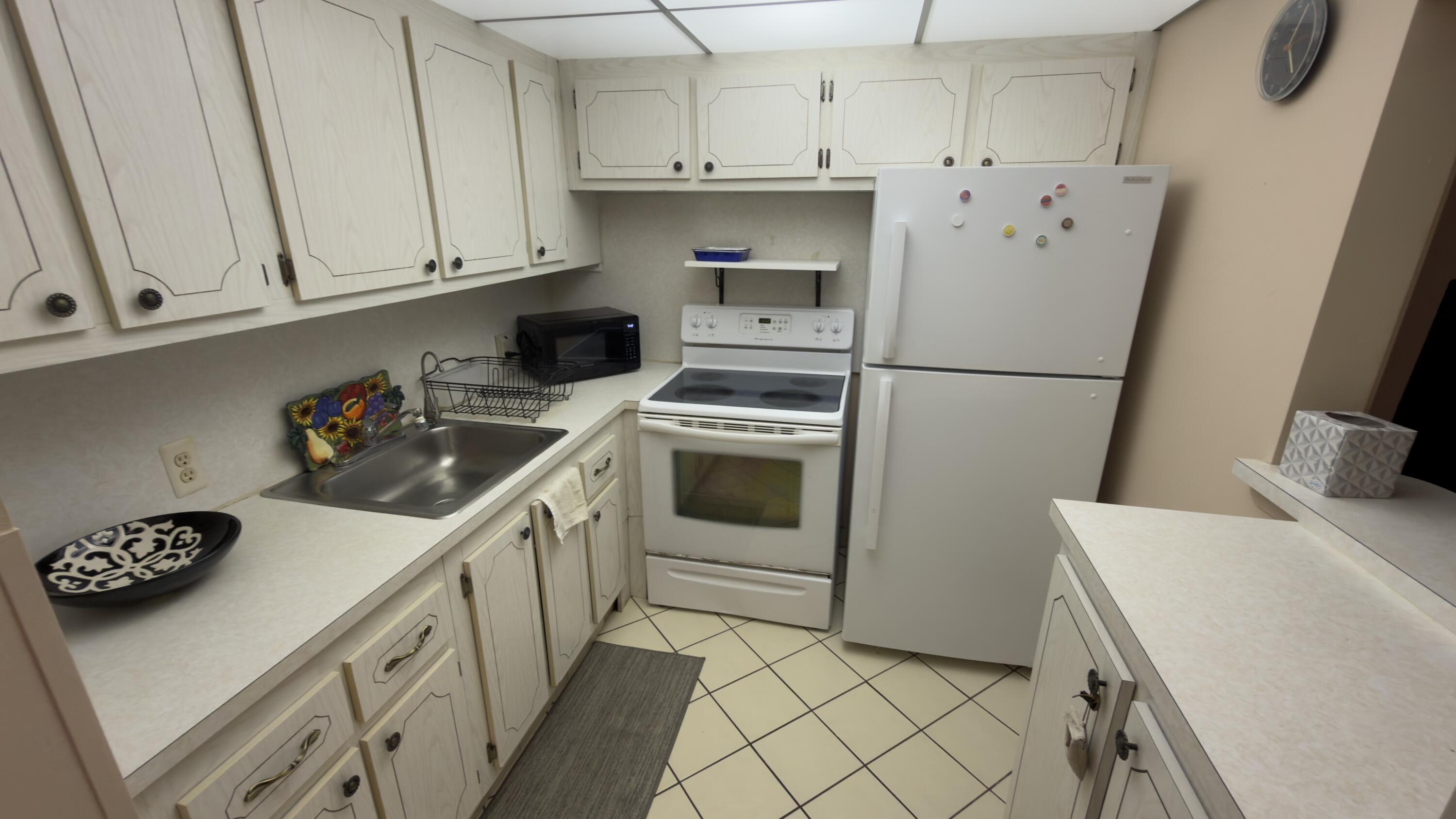 MANSFIELD AT CENTURY VILLAGE CONDO - Residential Lease