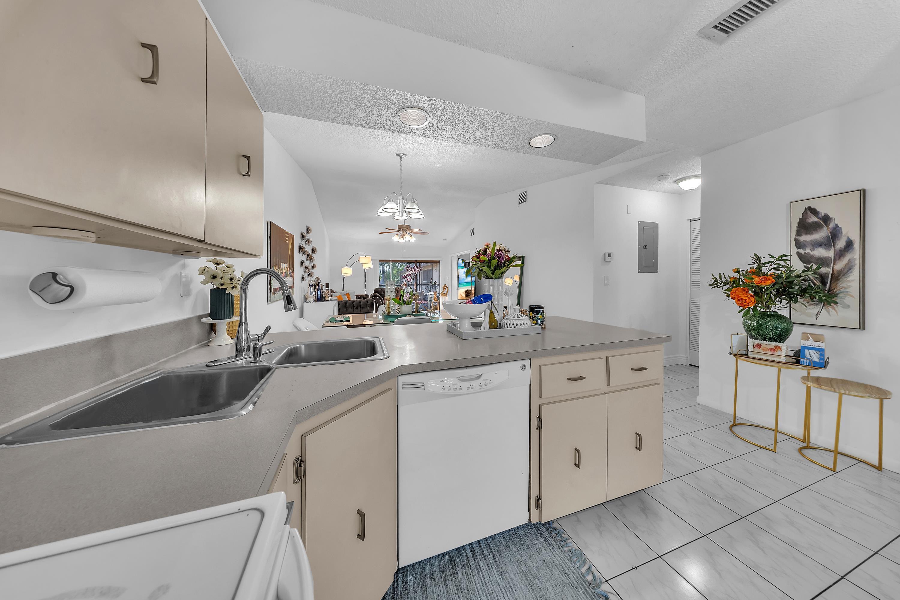 WOODLAKE ISLES NORTH CONDO - Residential