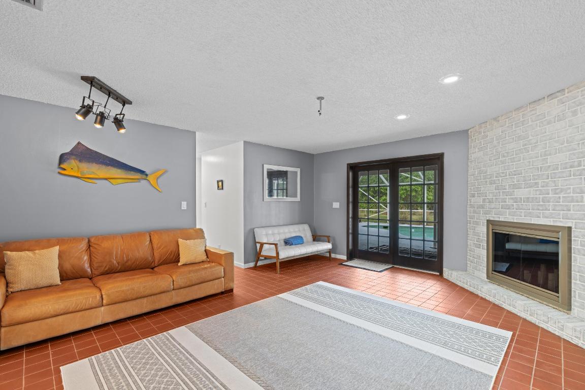 LOXAHATCHEE GROVES IN - Residential