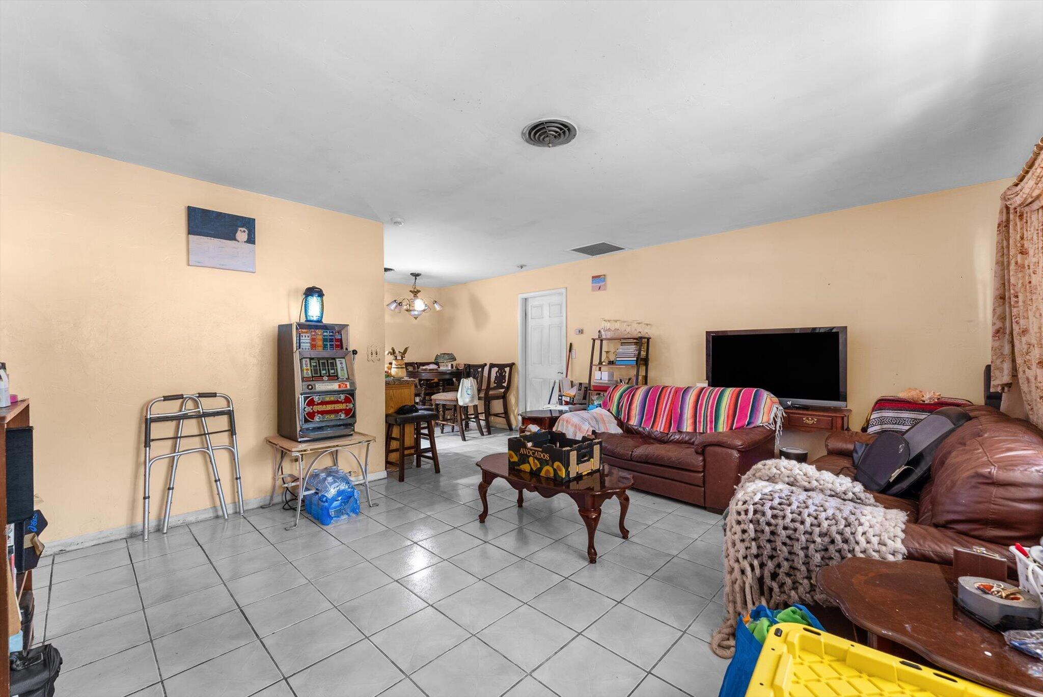 PALM BEACH LAKES SOUTH - Residential