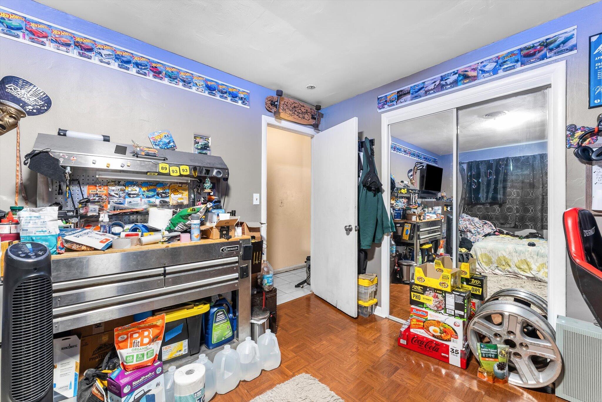 PALM BEACH LAKES SOUTH - Residential