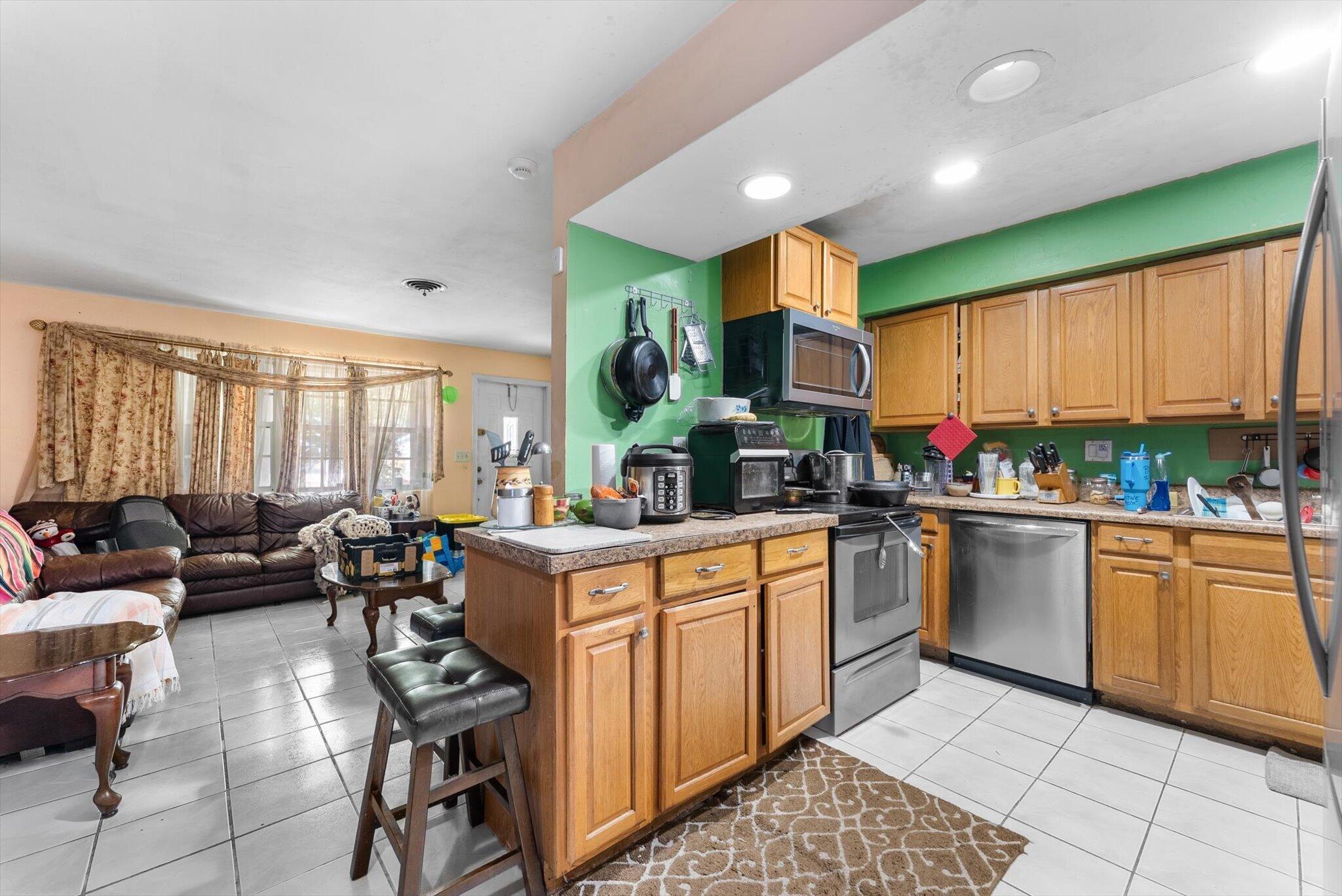 PALM BEACH LAKES SOUTH - Residential