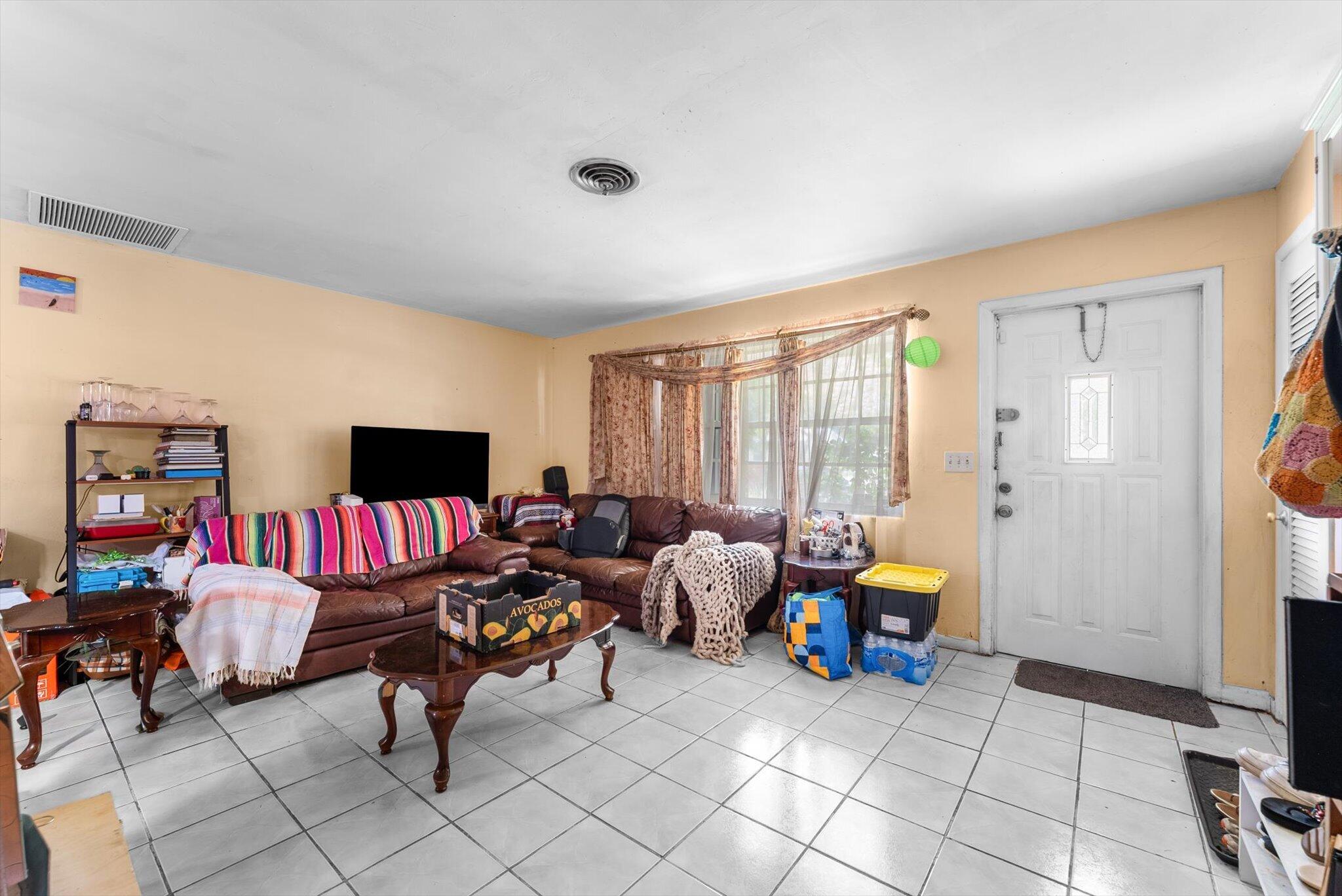 PALM BEACH LAKES SOUTH - Residential