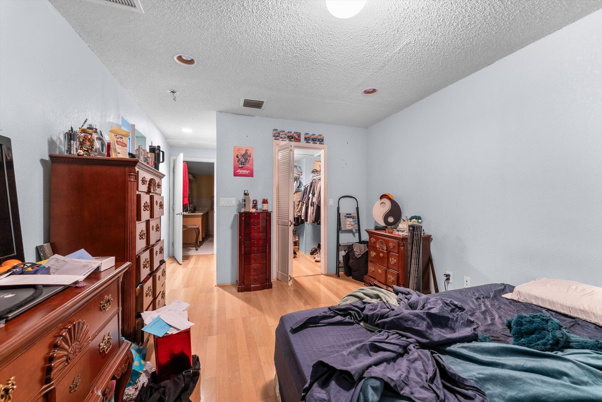 PALM BEACH LAKES SOUTH - Residential