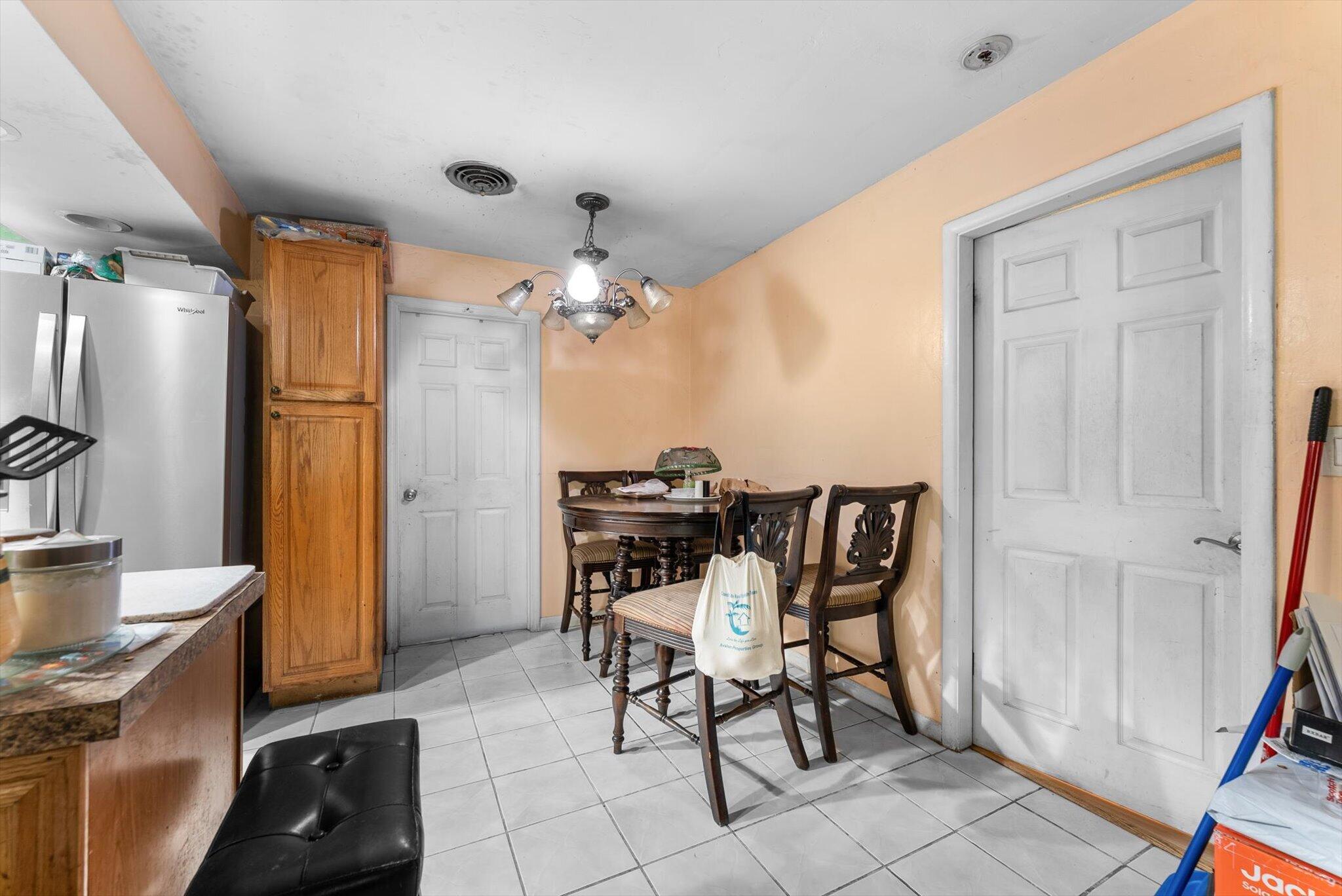 PALM BEACH LAKES SOUTH - Residential