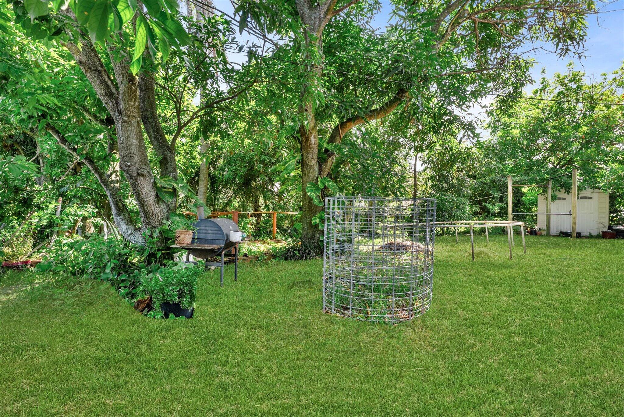 PALM BEACH LAKES SOUTH - Residential