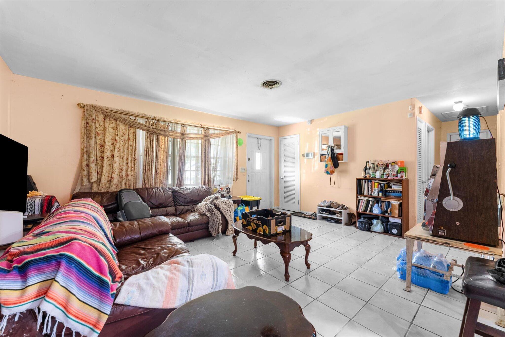 PALM BEACH LAKES SOUTH - Residential