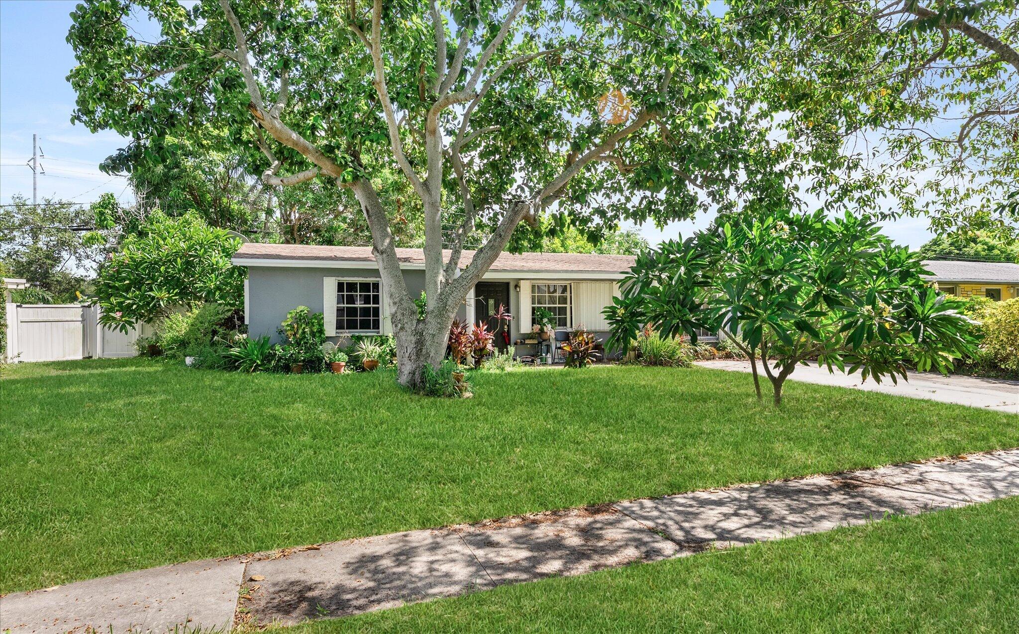 PALM BEACH LAKES SOUTH - Residential
