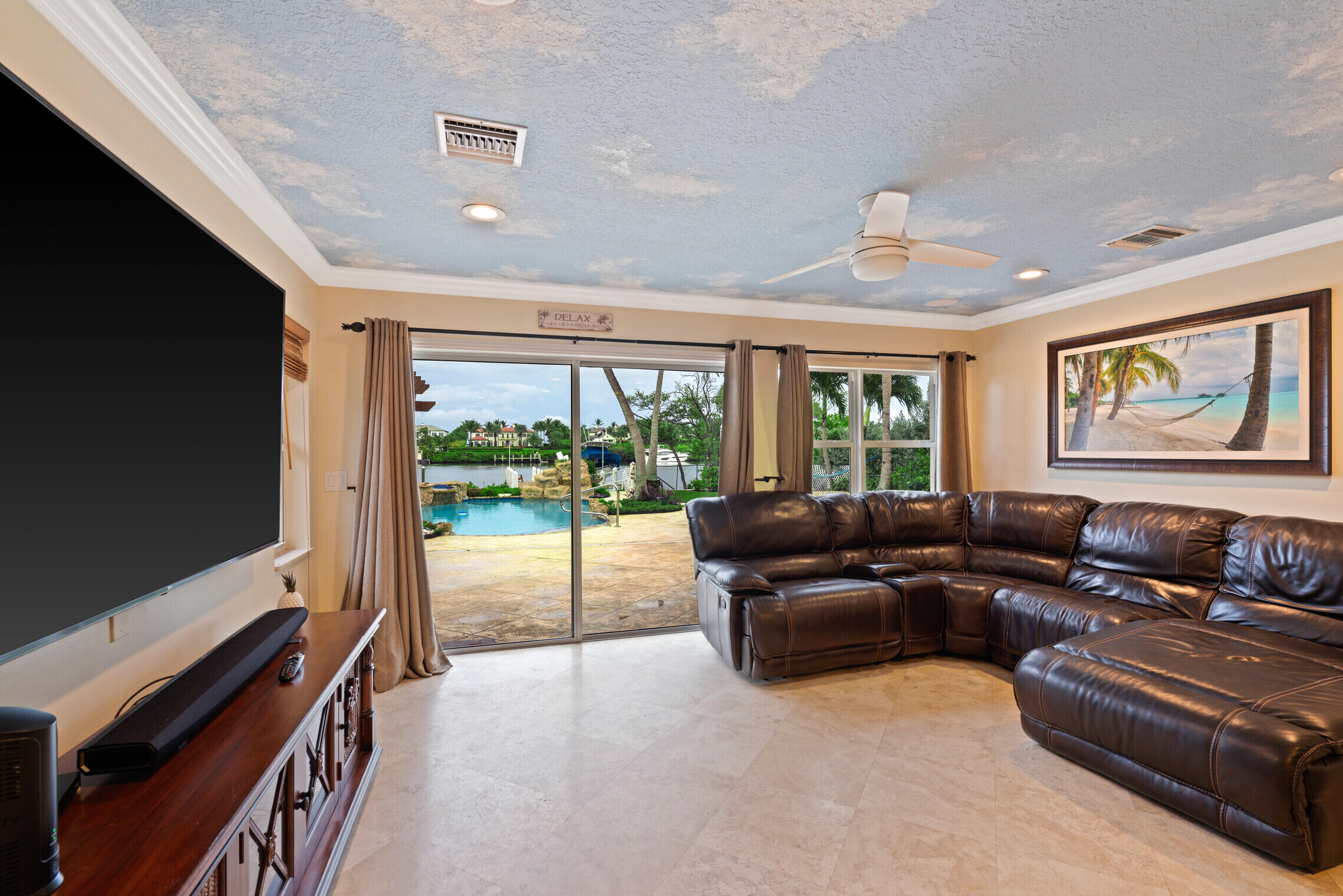 HYPOLUXO ISLAND ADD           N 15 FT OF LT 70 & L - Residential