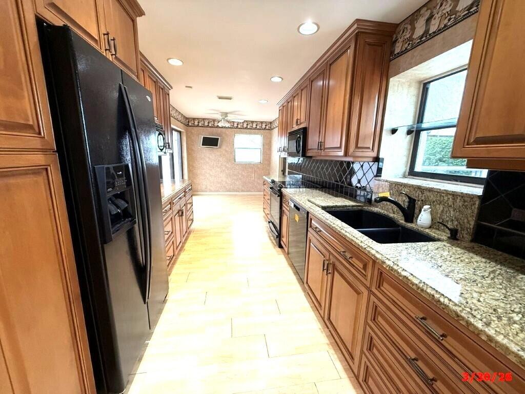 WINDSOR AT HUNTERS CONDO - Residential