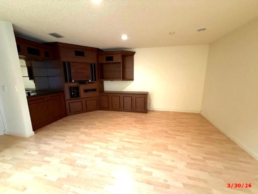 WINDSOR AT HUNTERS CONDO - Residential