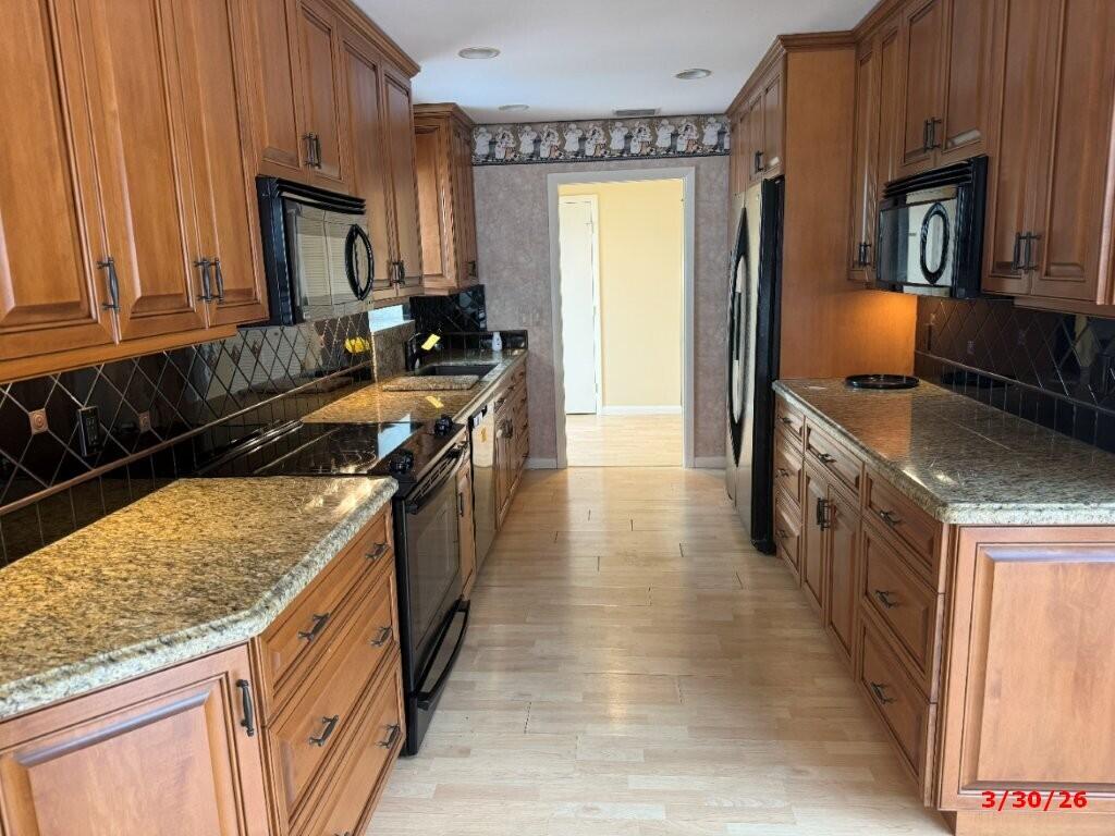 WINDSOR AT HUNTERS CONDO - Residential