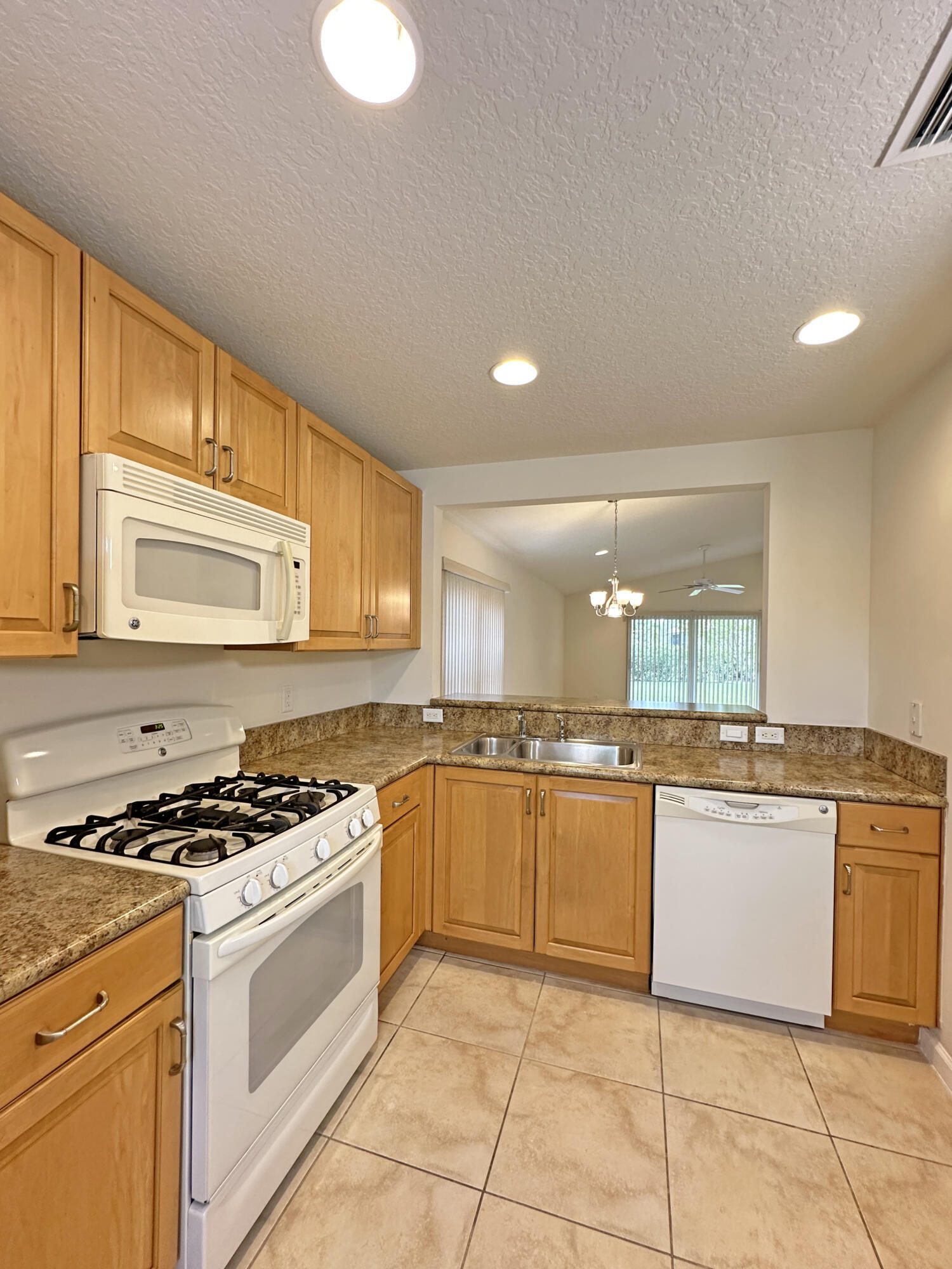 TRADITION PLAT NO 28 - Residential Lease