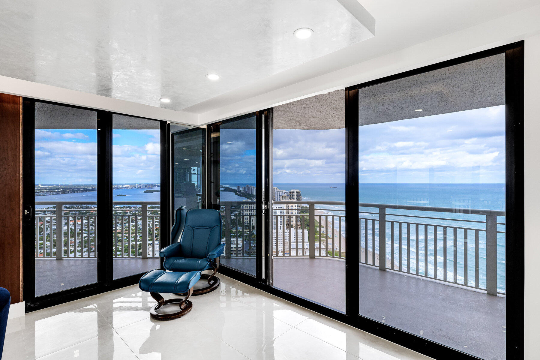 TIARA CONDO - Residential