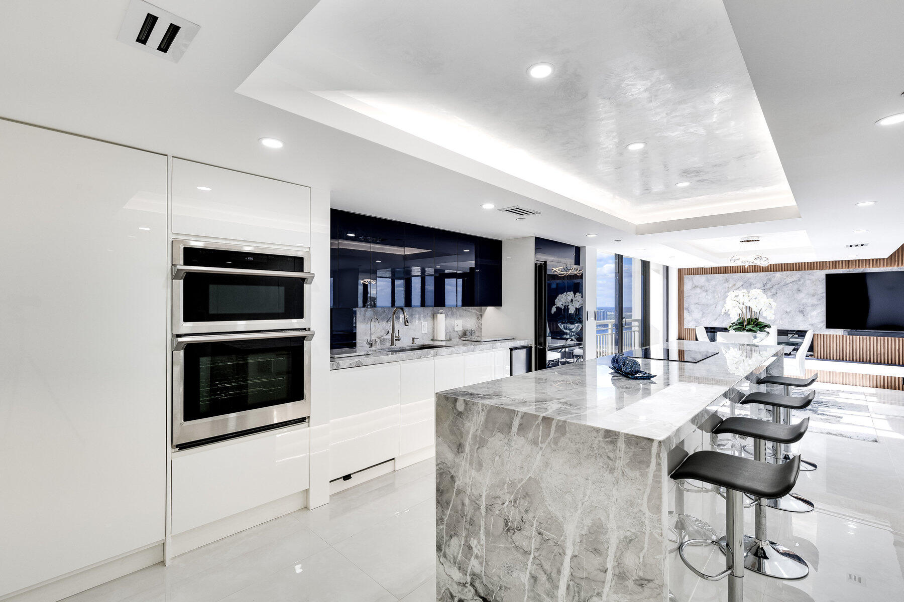 TIARA CONDO - Residential