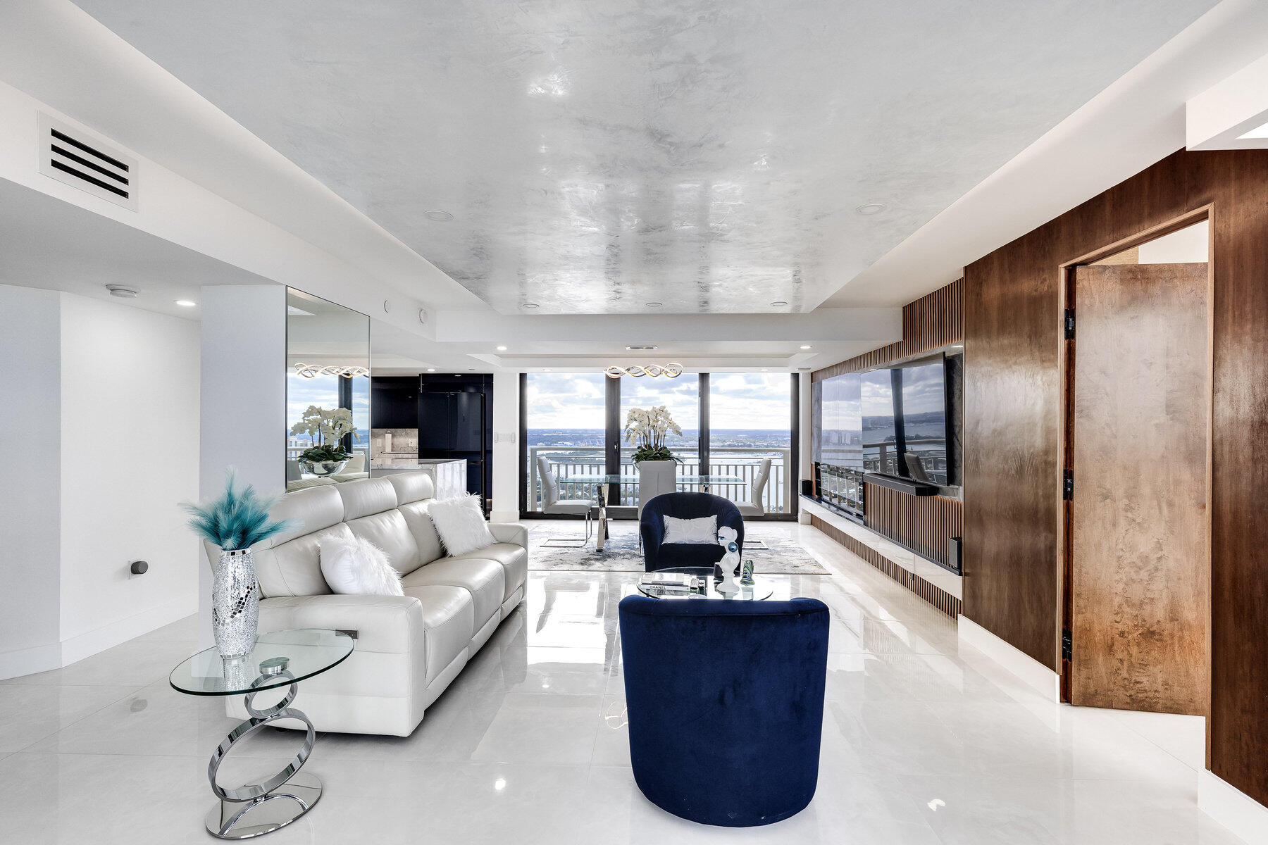 TIARA CONDO - Residential