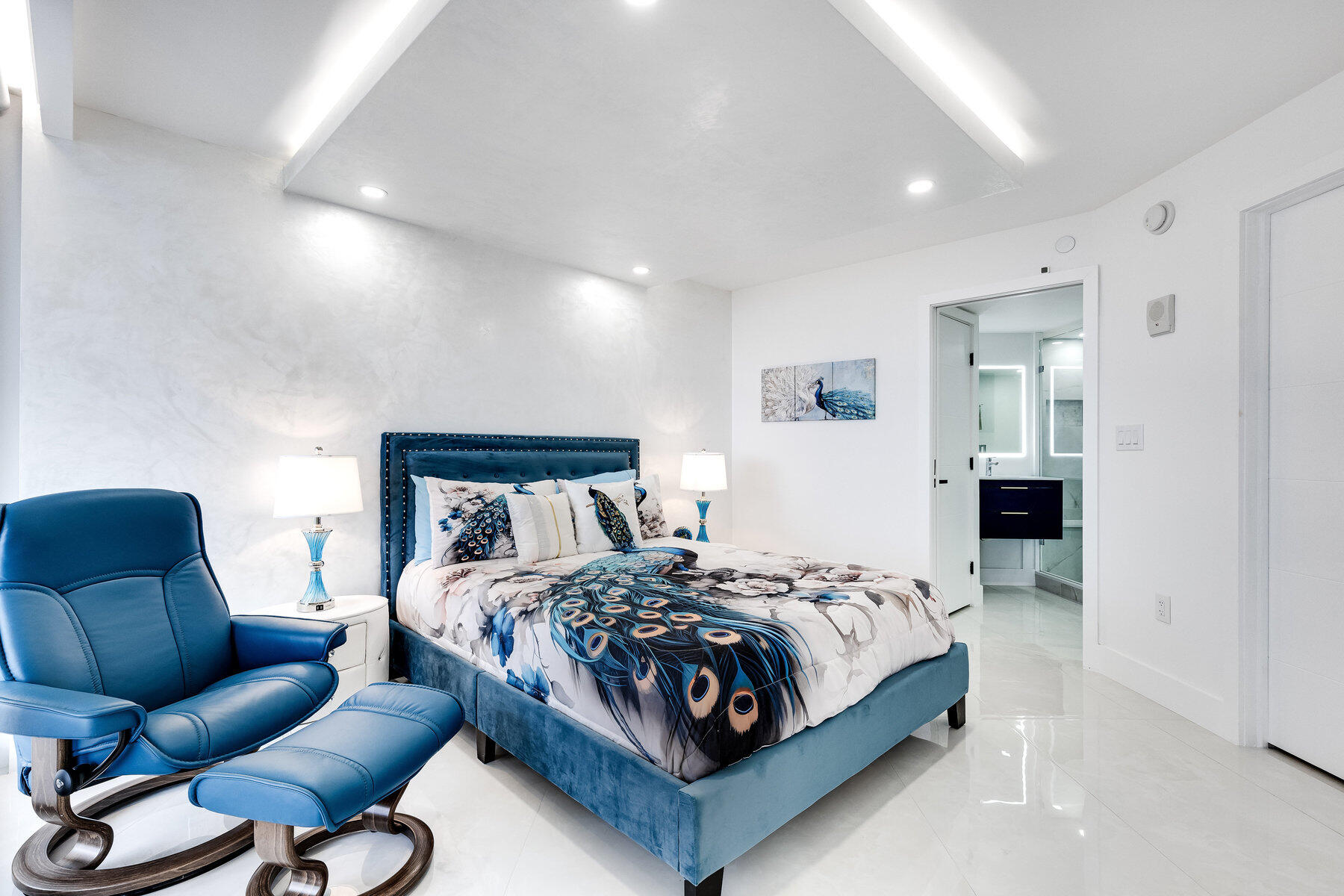 TIARA CONDO - Residential