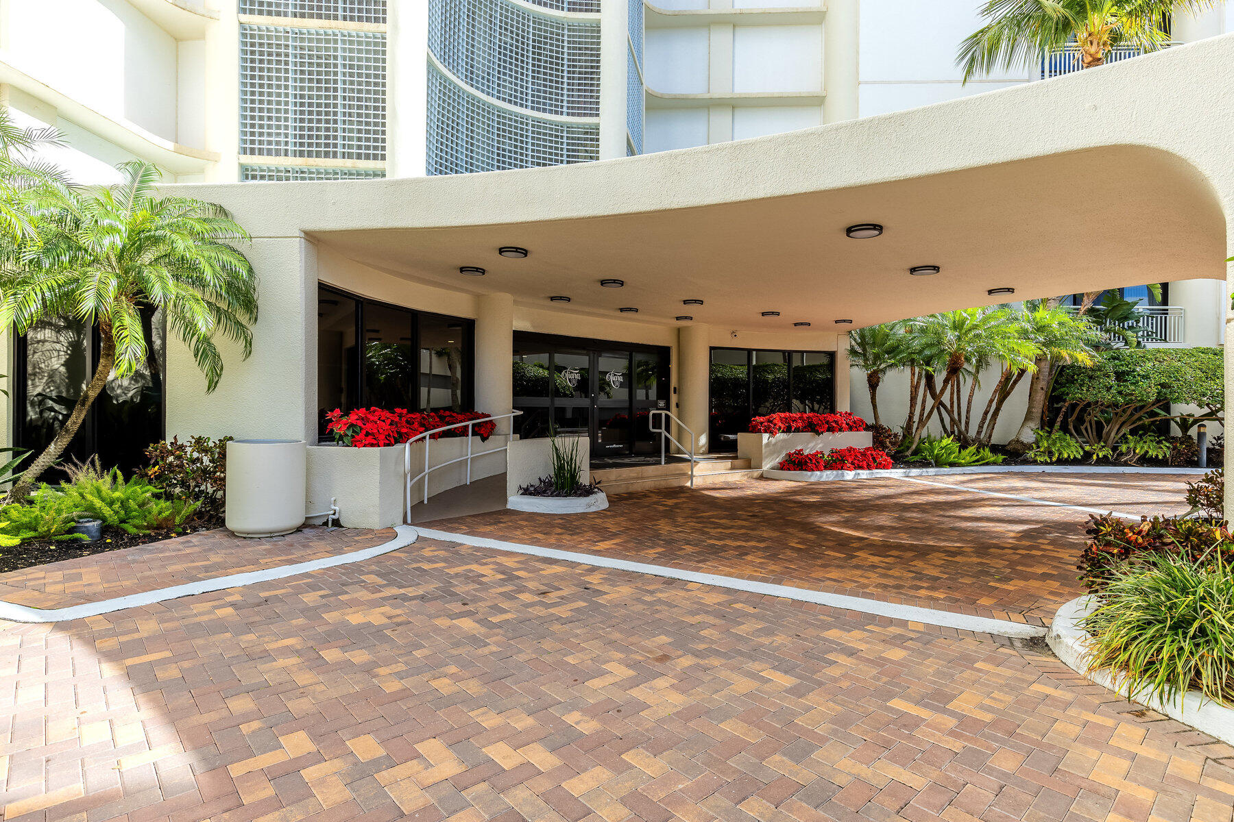 TIARA CONDO - Residential