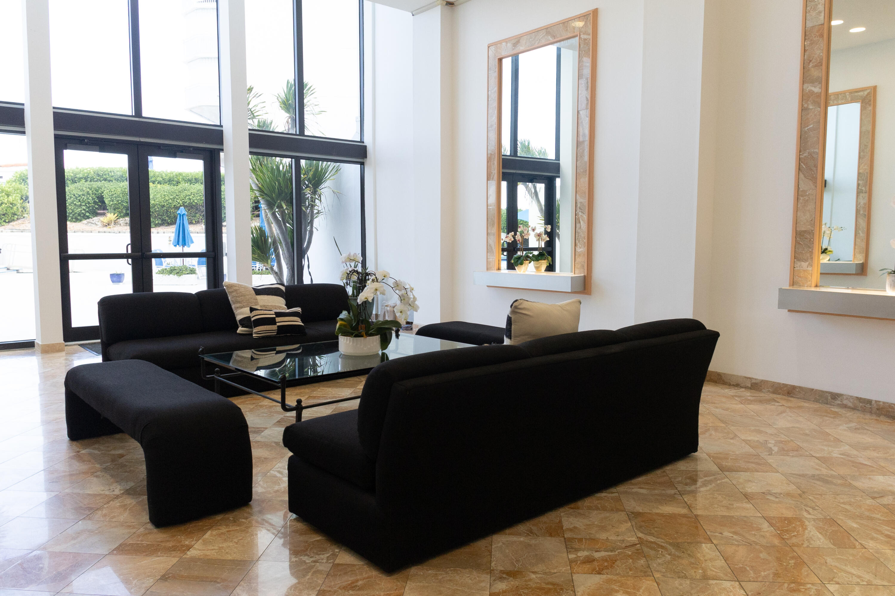 MAYFAIR HOUSE CONDO - Residential