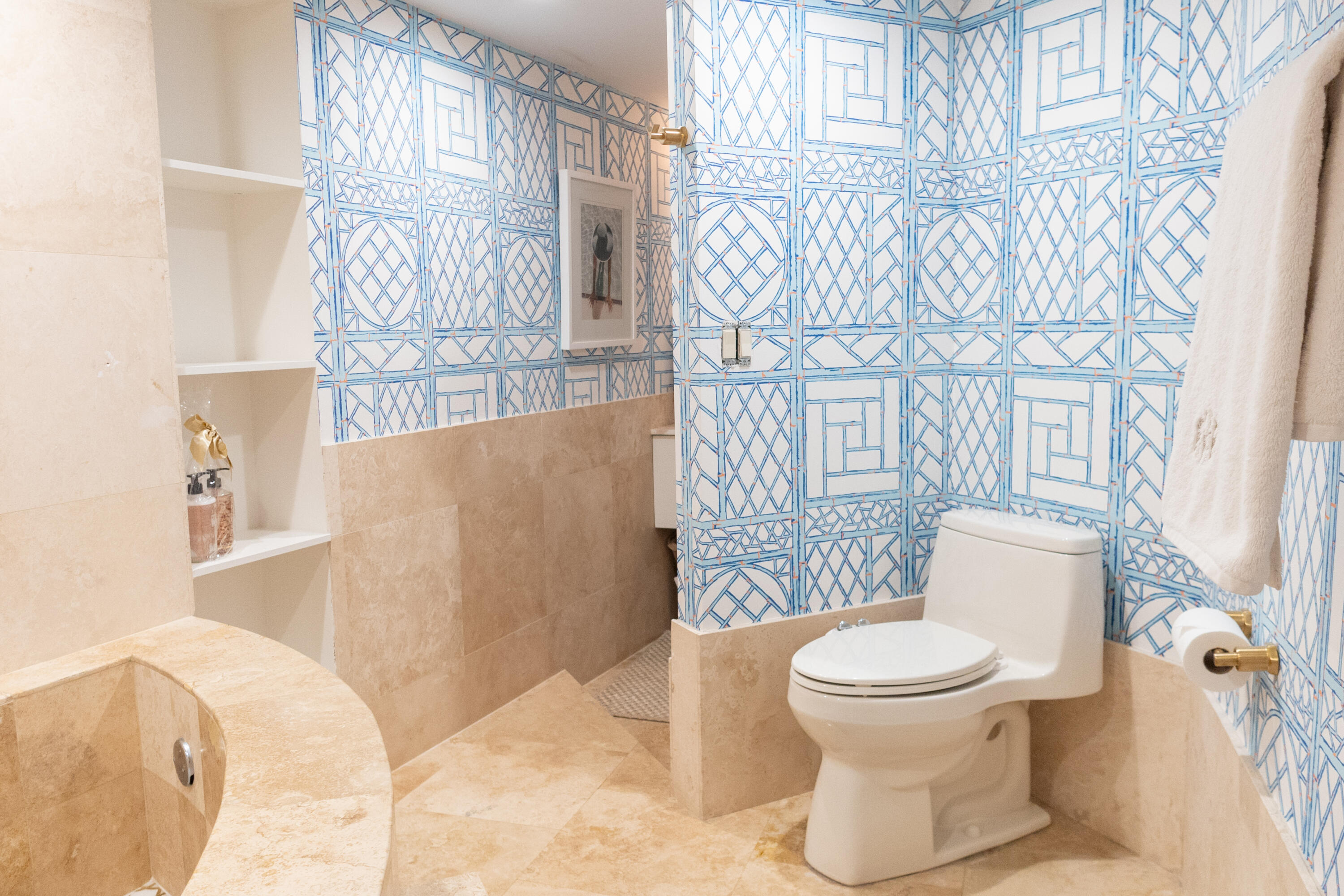 MAYFAIR HOUSE CONDO - Residential