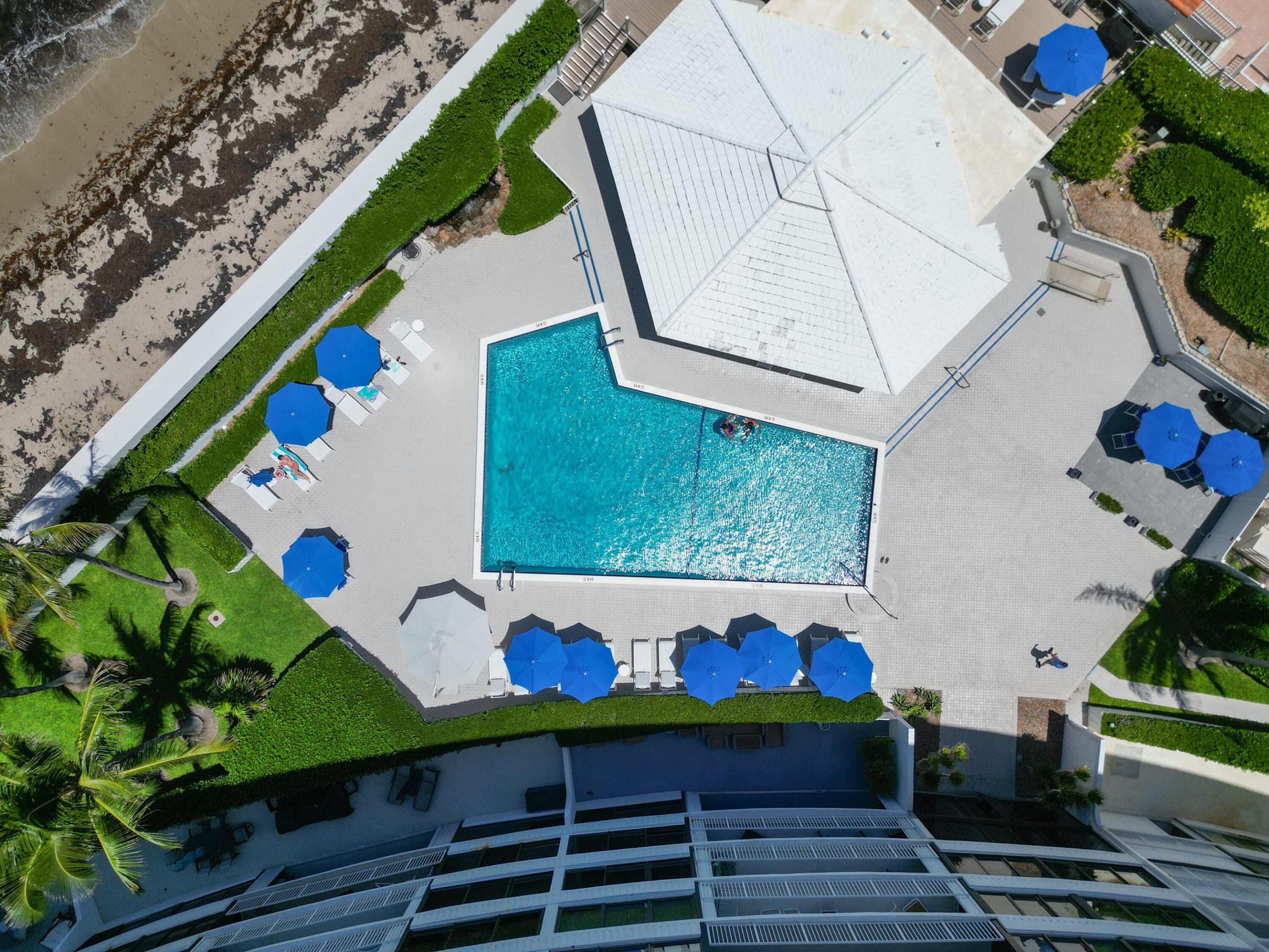 MAYFAIR HOUSE CONDO - Residential