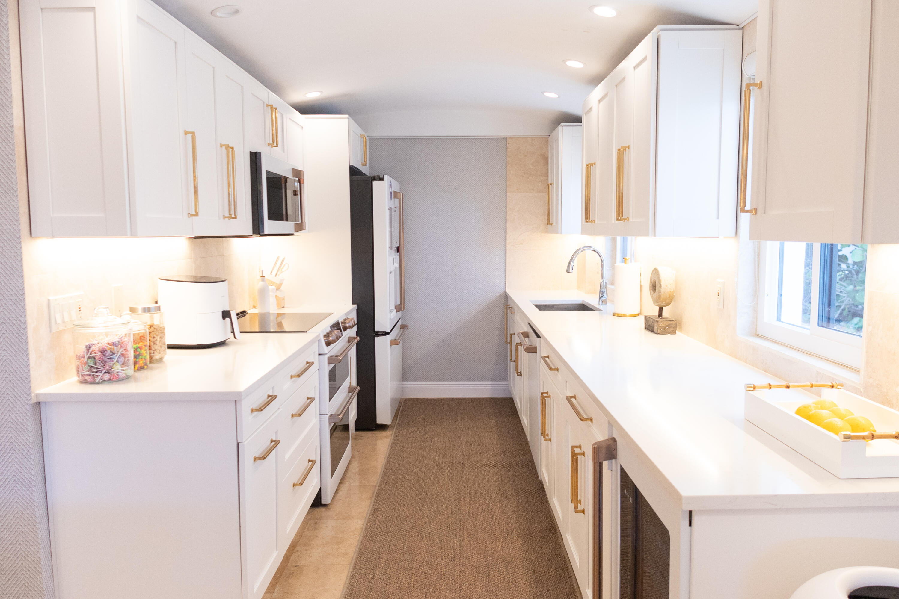 MAYFAIR HOUSE CONDO - Residential