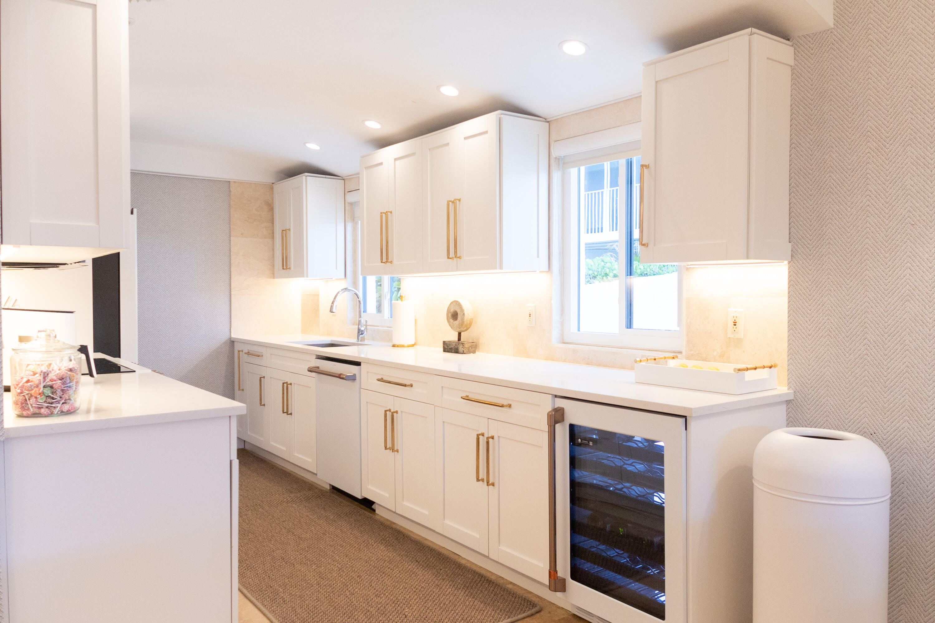 MAYFAIR HOUSE CONDO - Residential