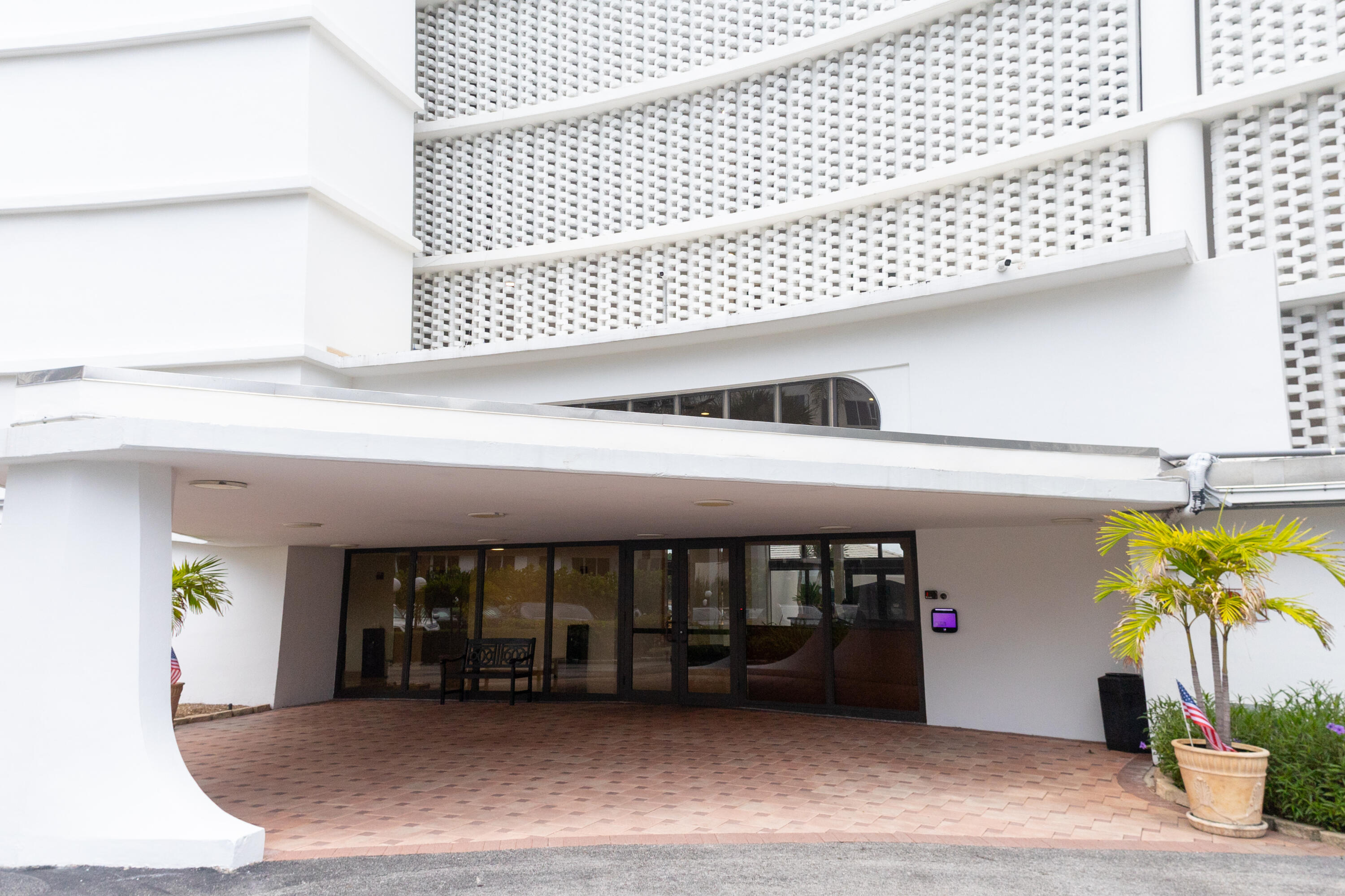 MAYFAIR HOUSE CONDO - Residential