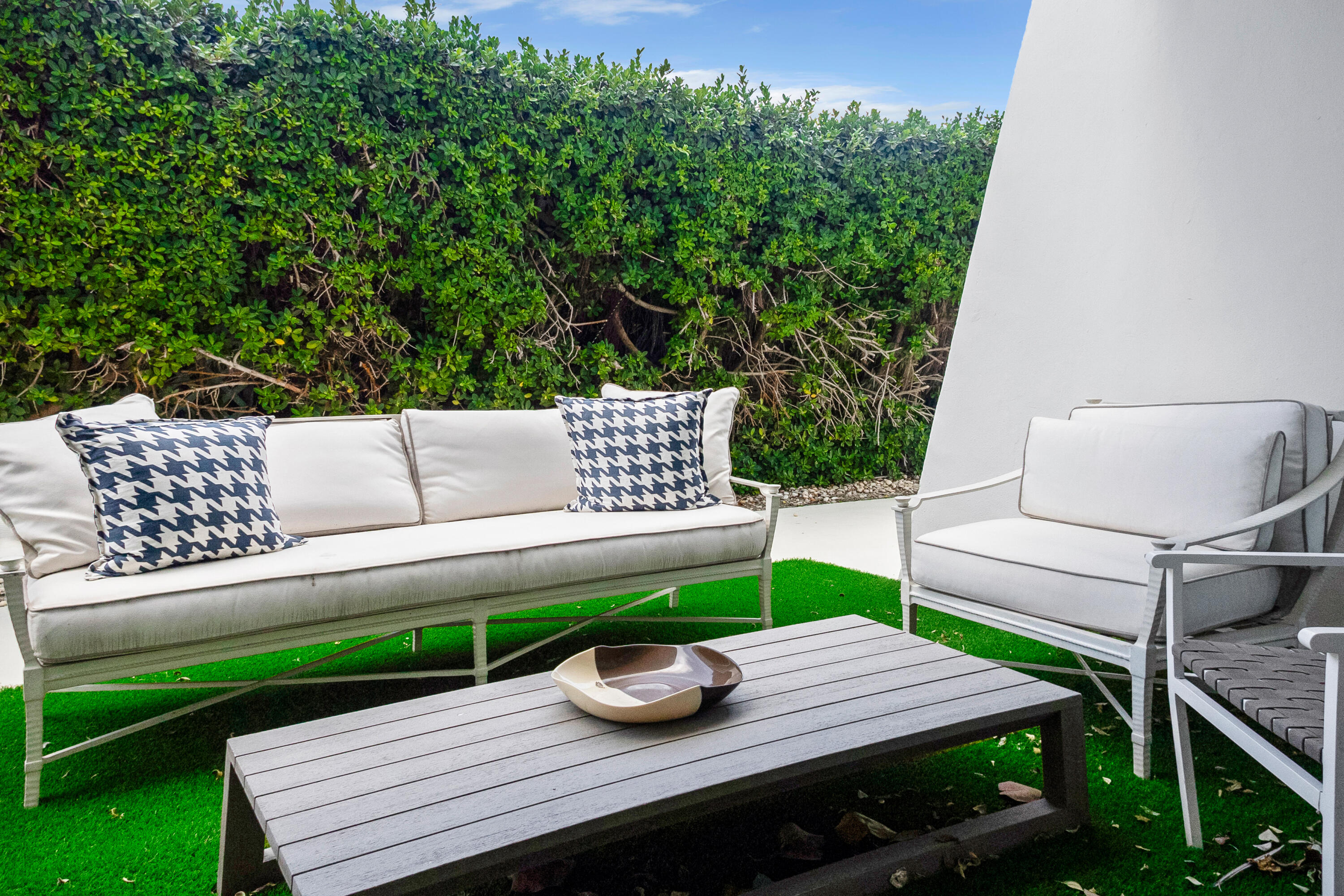 MAYFAIR HOUSE CONDO - Residential