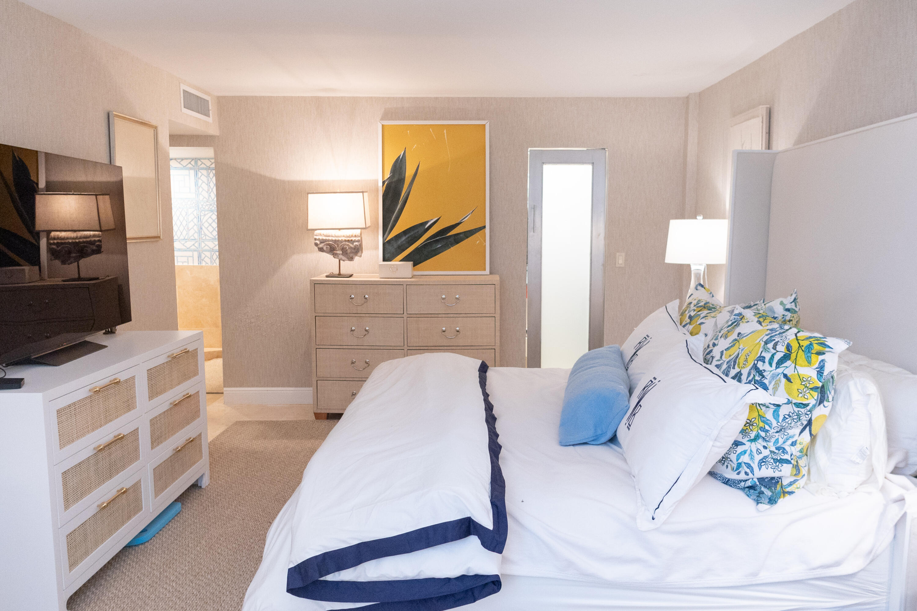 MAYFAIR HOUSE CONDO - Residential