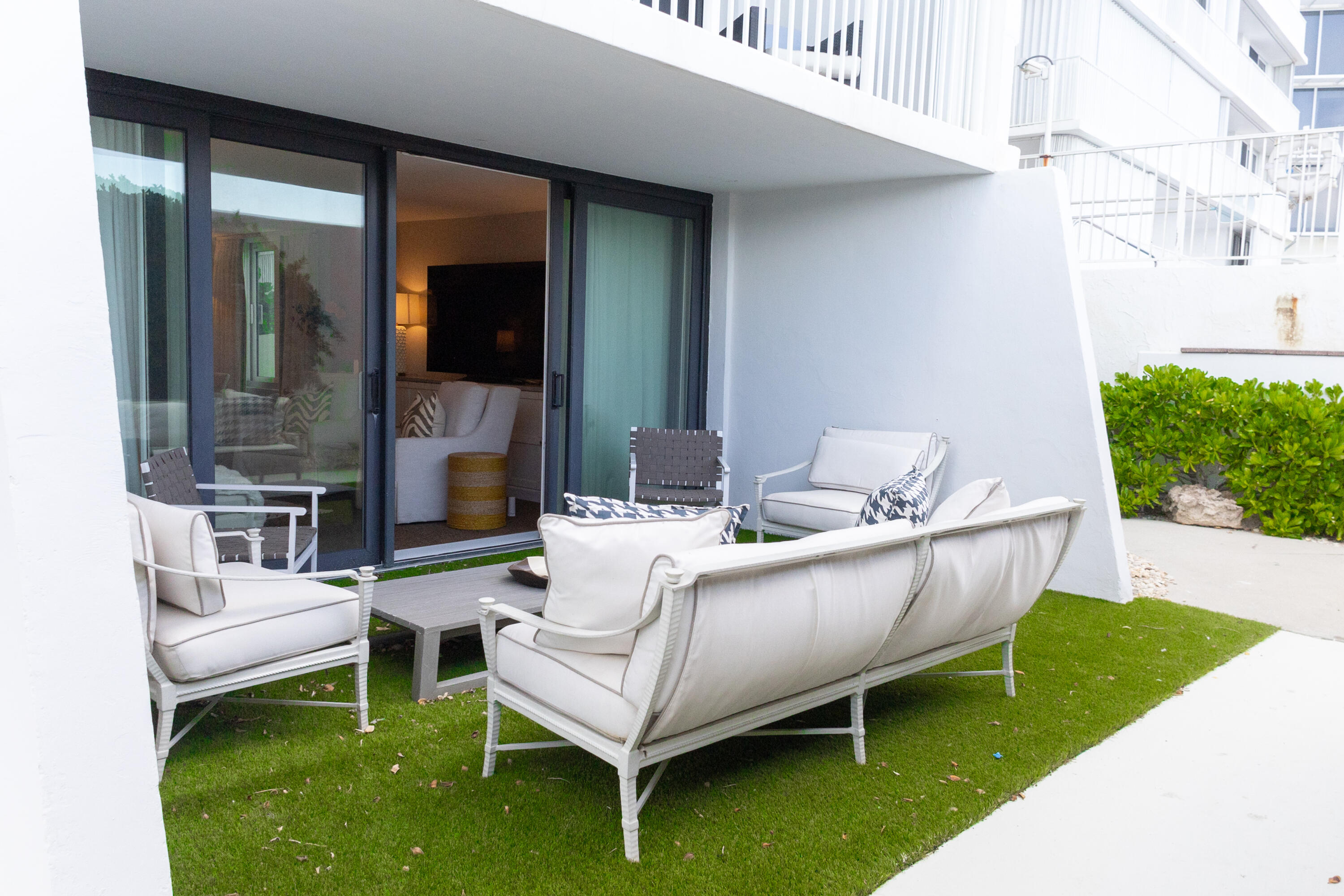 MAYFAIR HOUSE CONDO - Residential