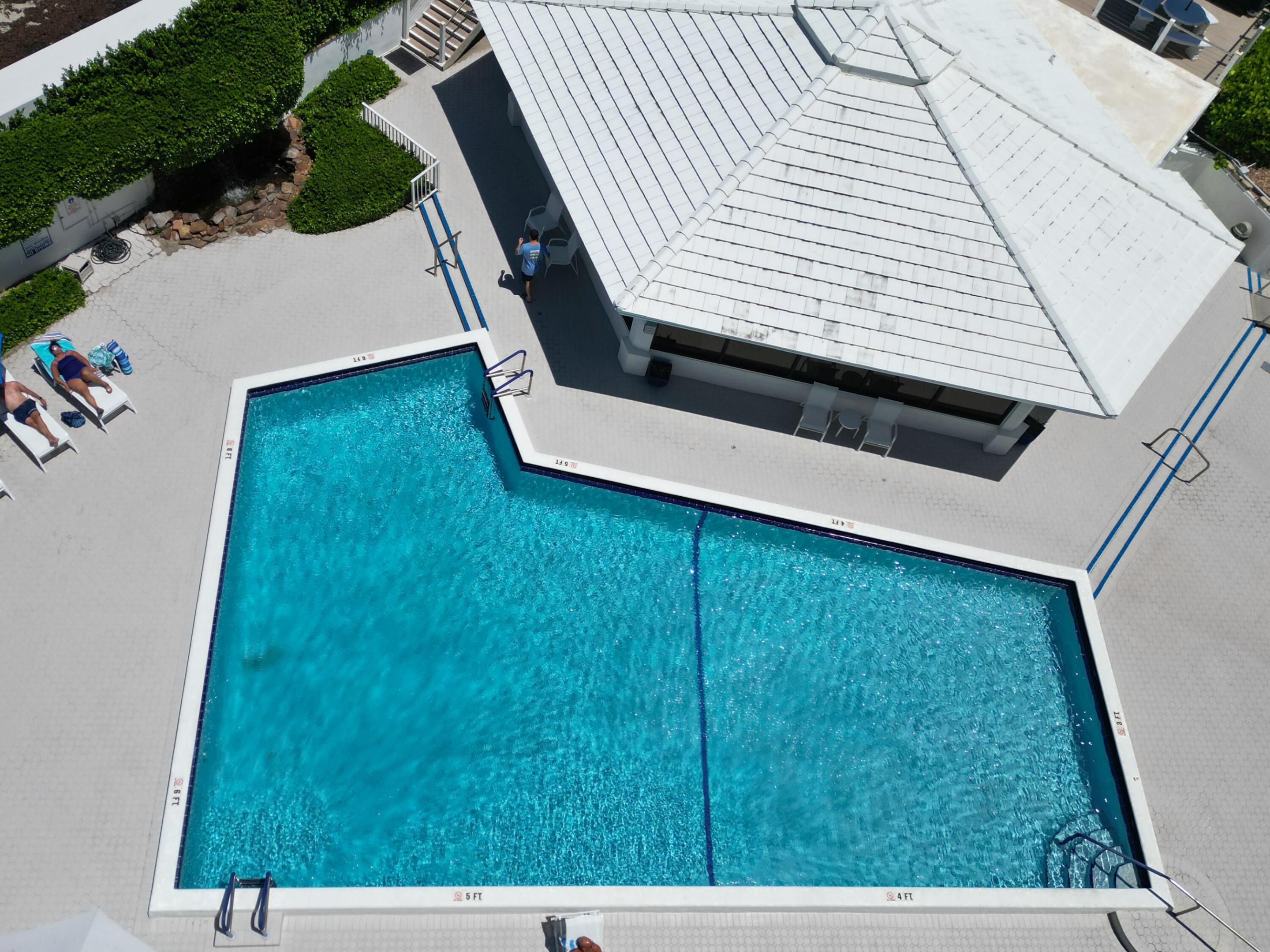 MAYFAIR HOUSE CONDO - Residential