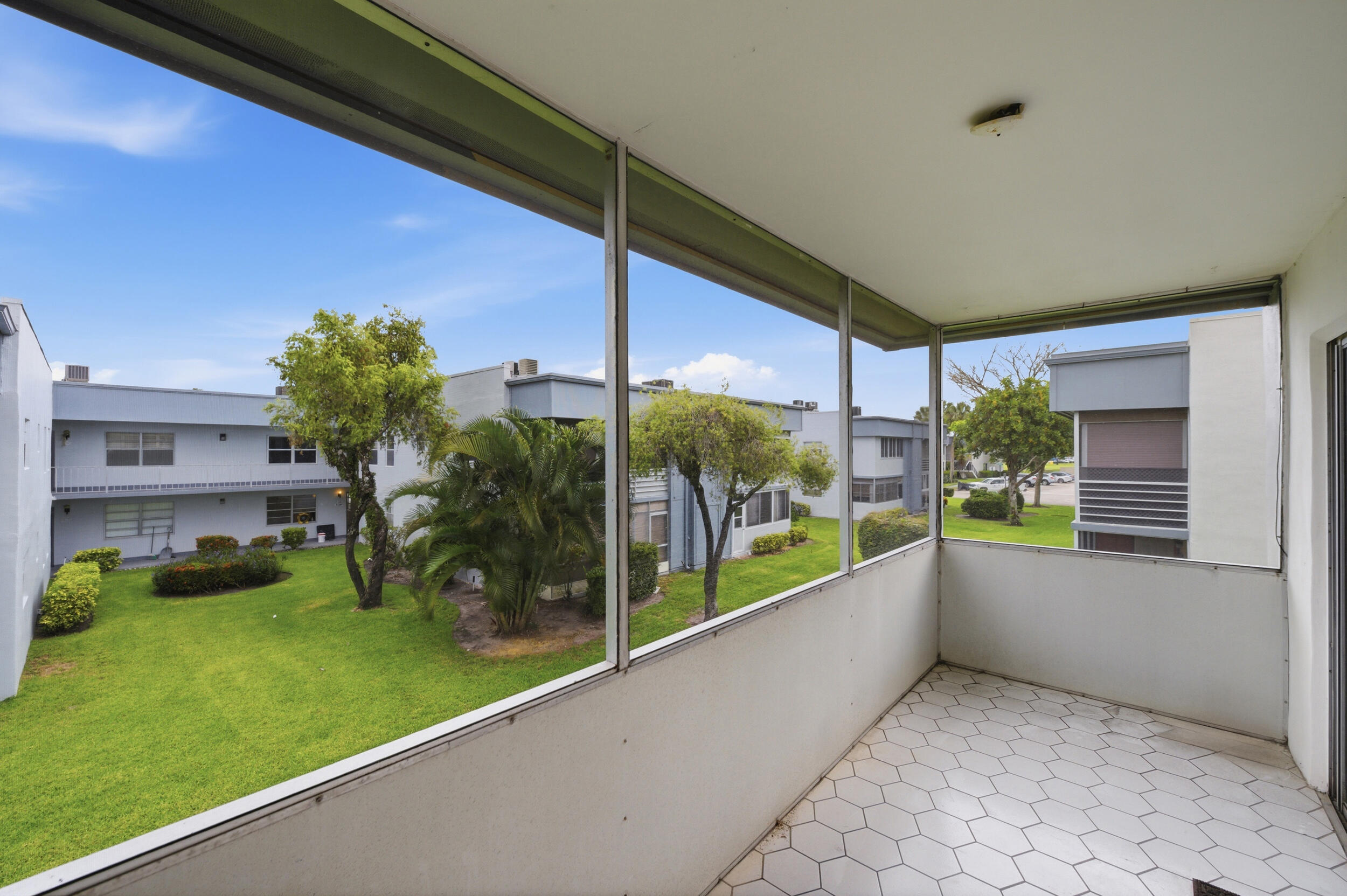 KINGS POINT - Residential