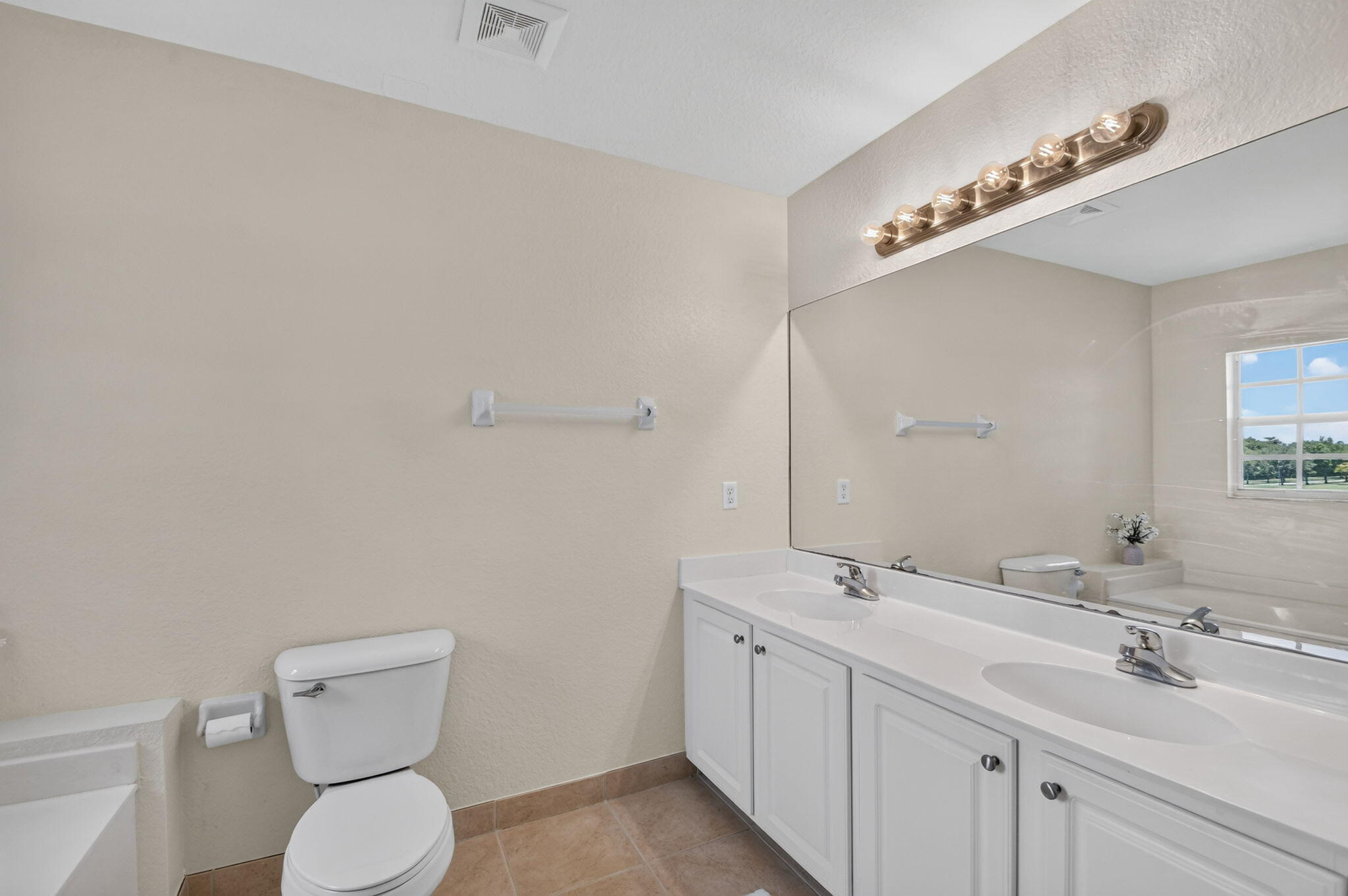 EMERALD LAKE TOWNHOMES - Residential