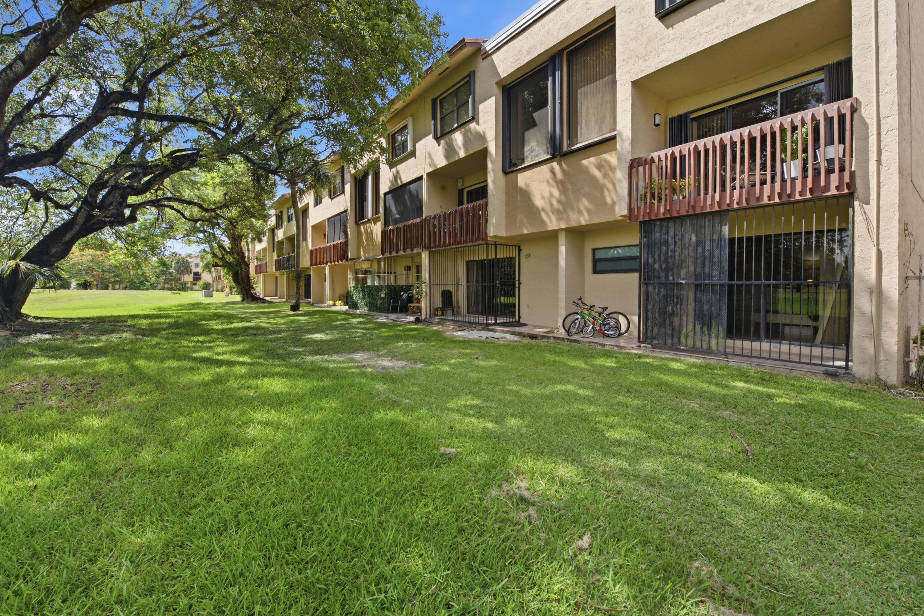 INDIAN SUMMER VILG CONDO PH I - Residential