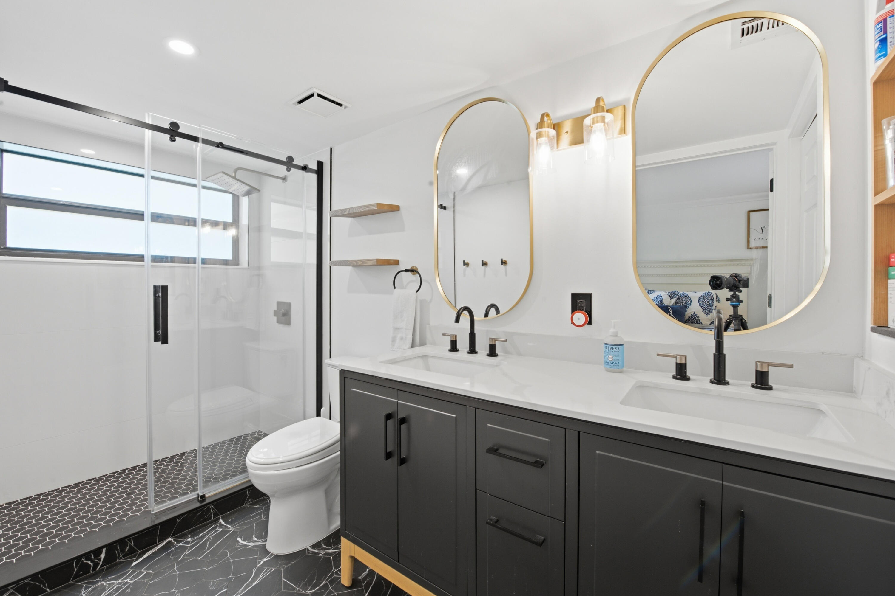 INDIAN SUMMER VILG CONDO PH I - Residential