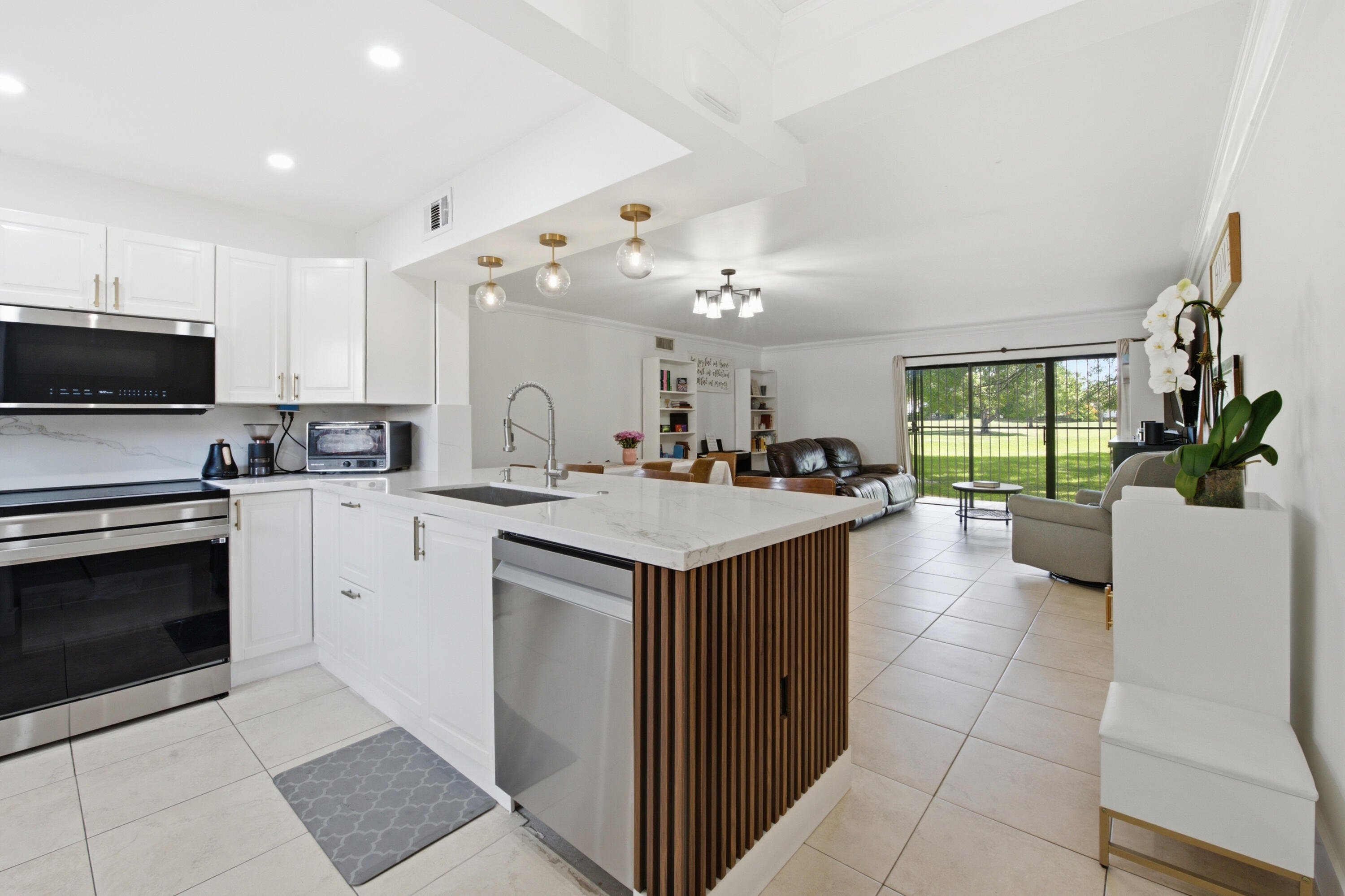 INDIAN SUMMER VILG CONDO PH I - Residential