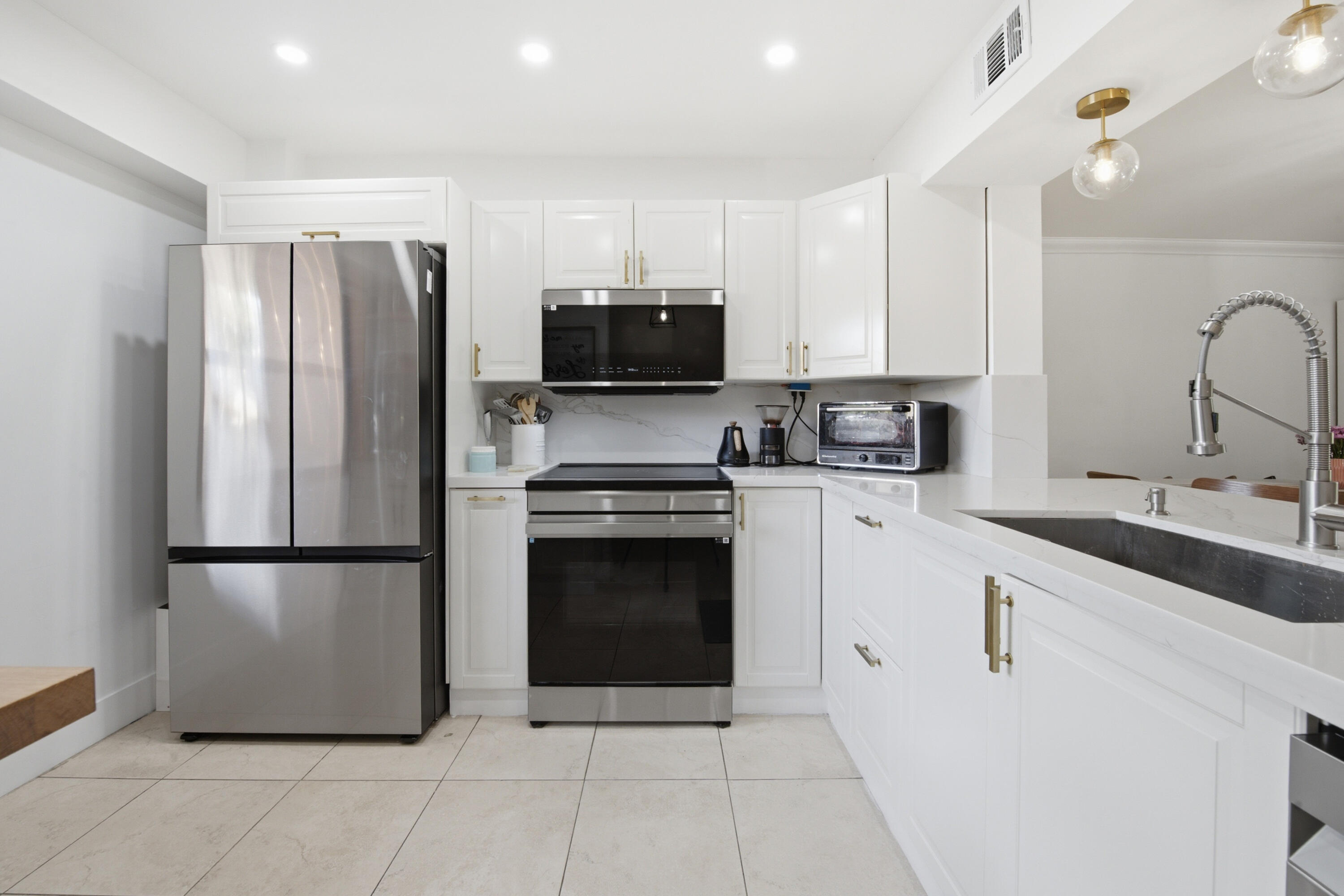INDIAN SUMMER VILG CONDO PH I - Residential