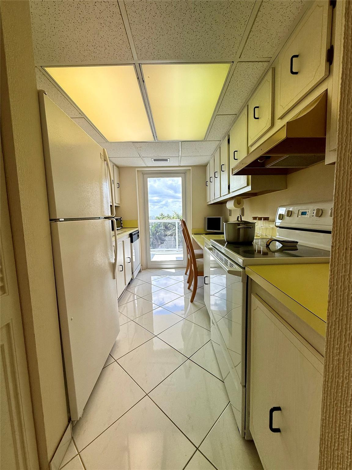 VANTAGE VIEW CONDO - Residential Lease