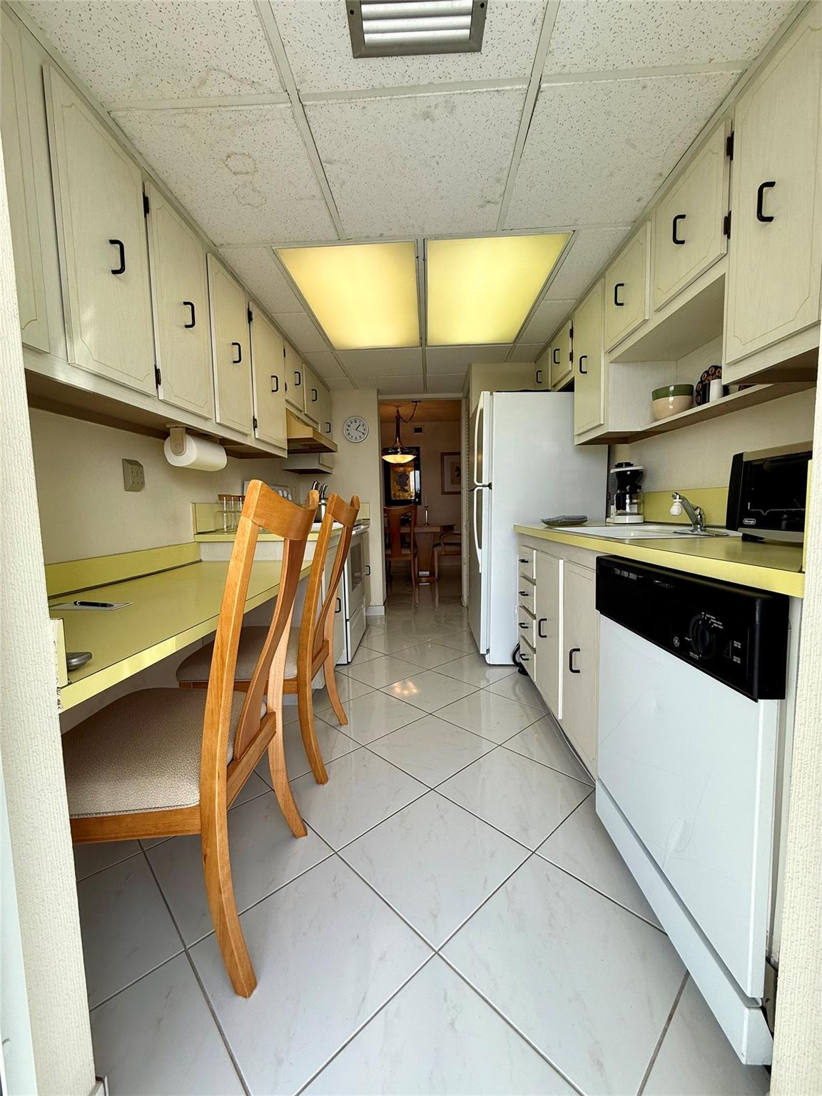 VANTAGE VIEW CONDO - Residential Lease
